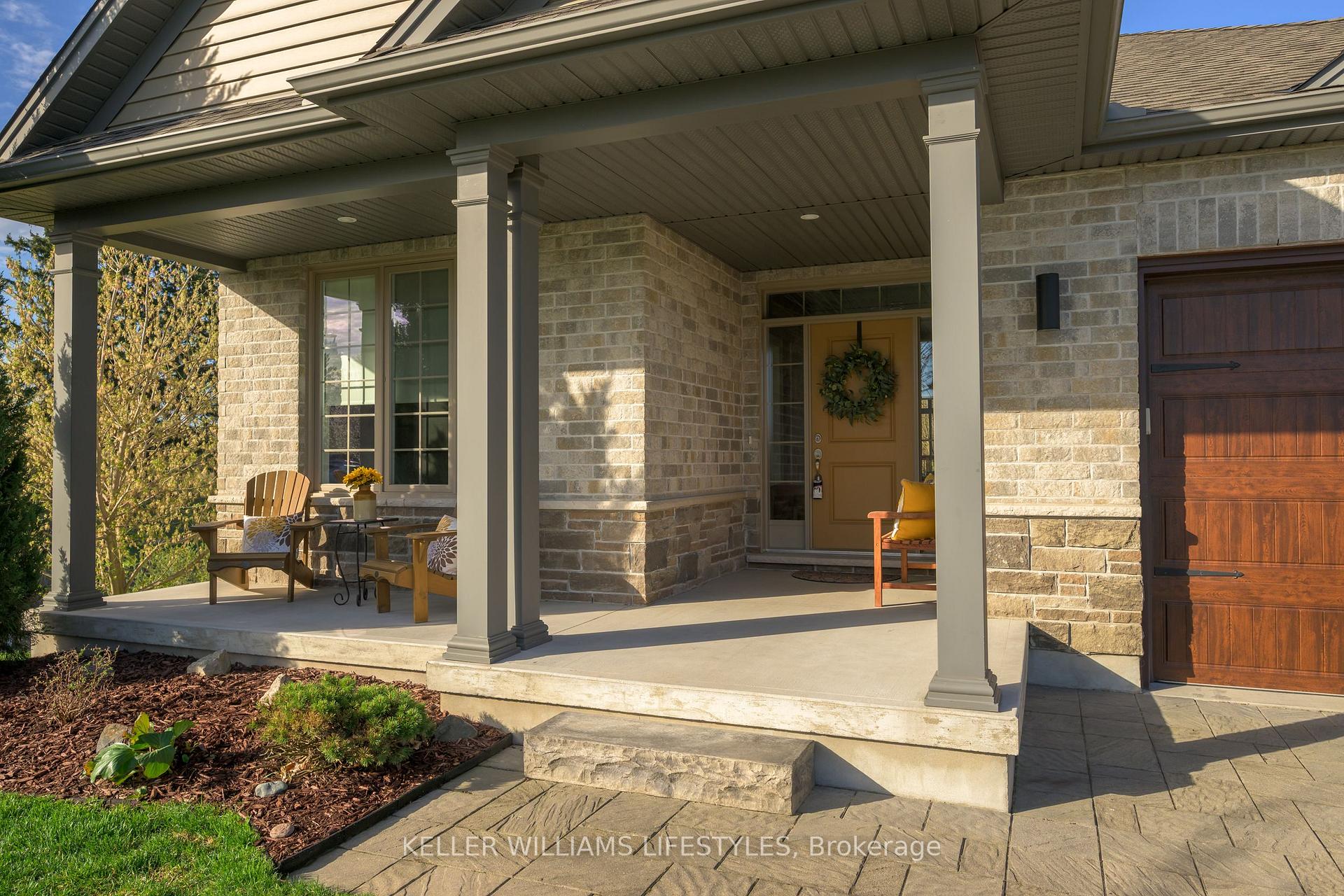 Photo 4 of 675 Bennett Crescent, Strathroy-Caradoc, Mount Brydges — HOMEH
