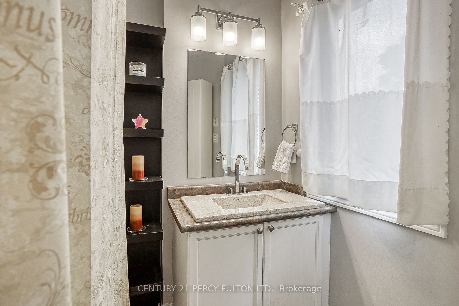 Photo 21 of 1692 Woodgate Trail, Oshawa, Samac — HOMEH