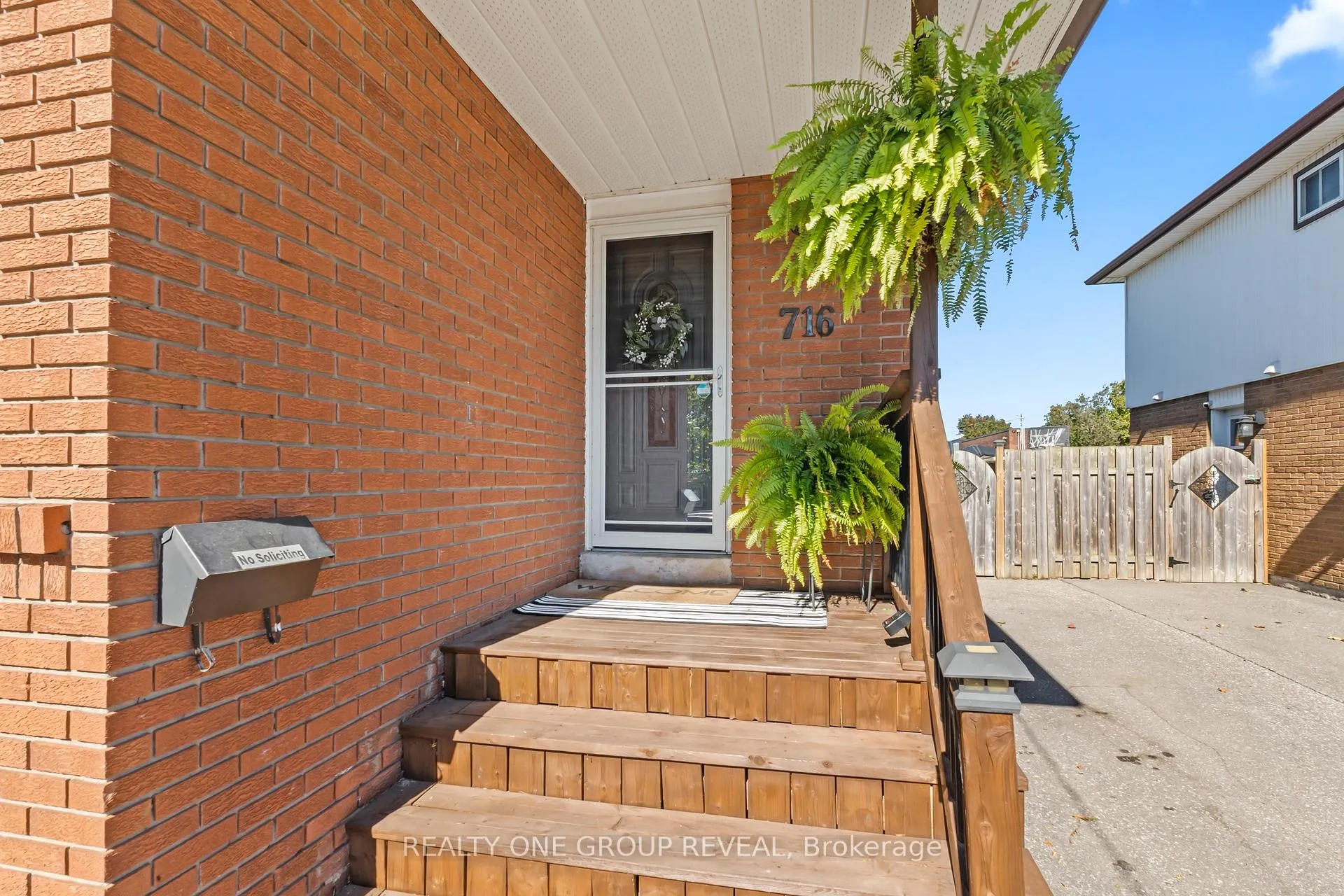 Photo 2 of 716 Kenora Avenue, Oshawa, Lakeview — HOMEH