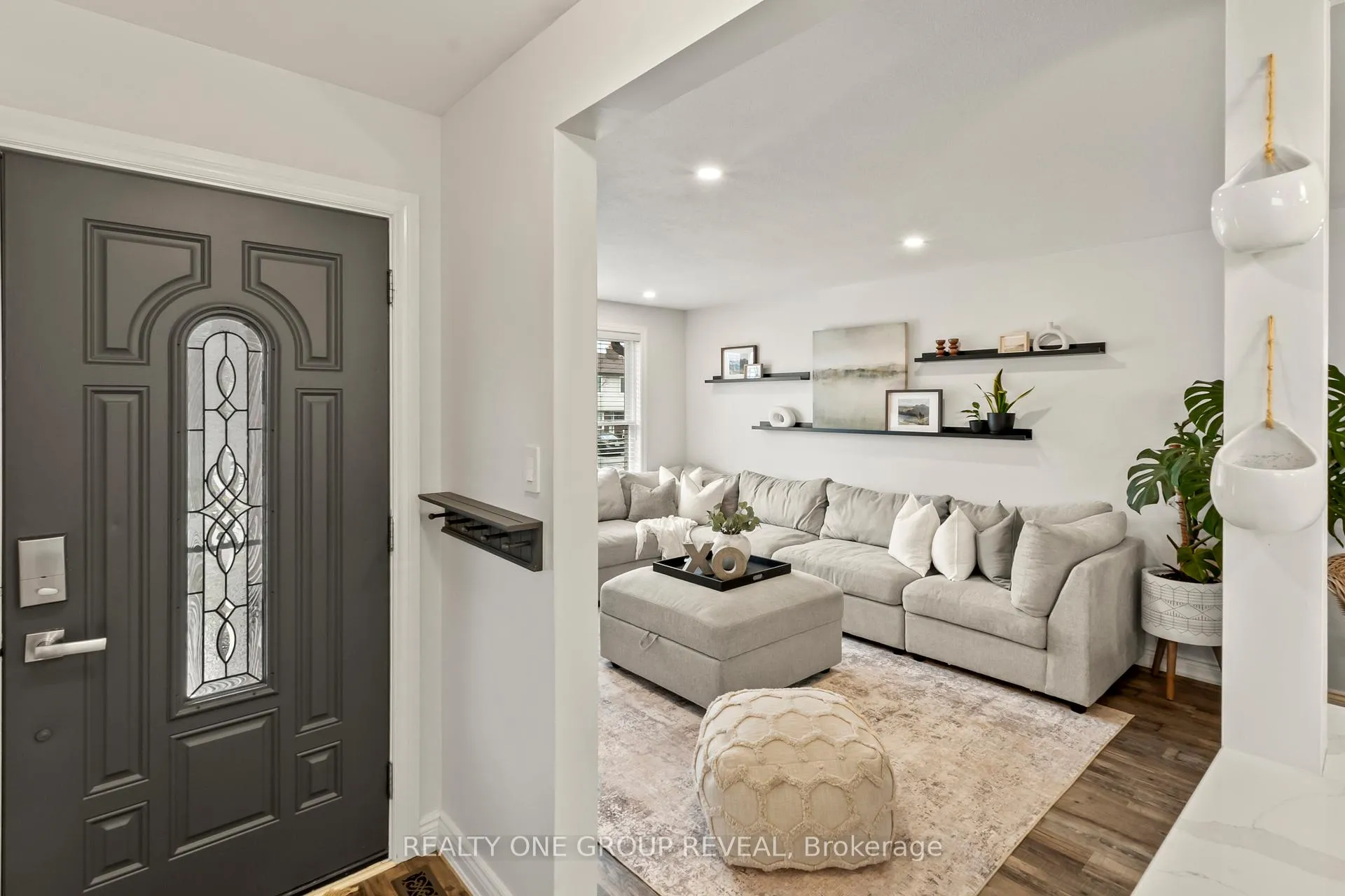 Photo 4 of 716 Kenora Avenue, Oshawa, Lakeview — HOMEH