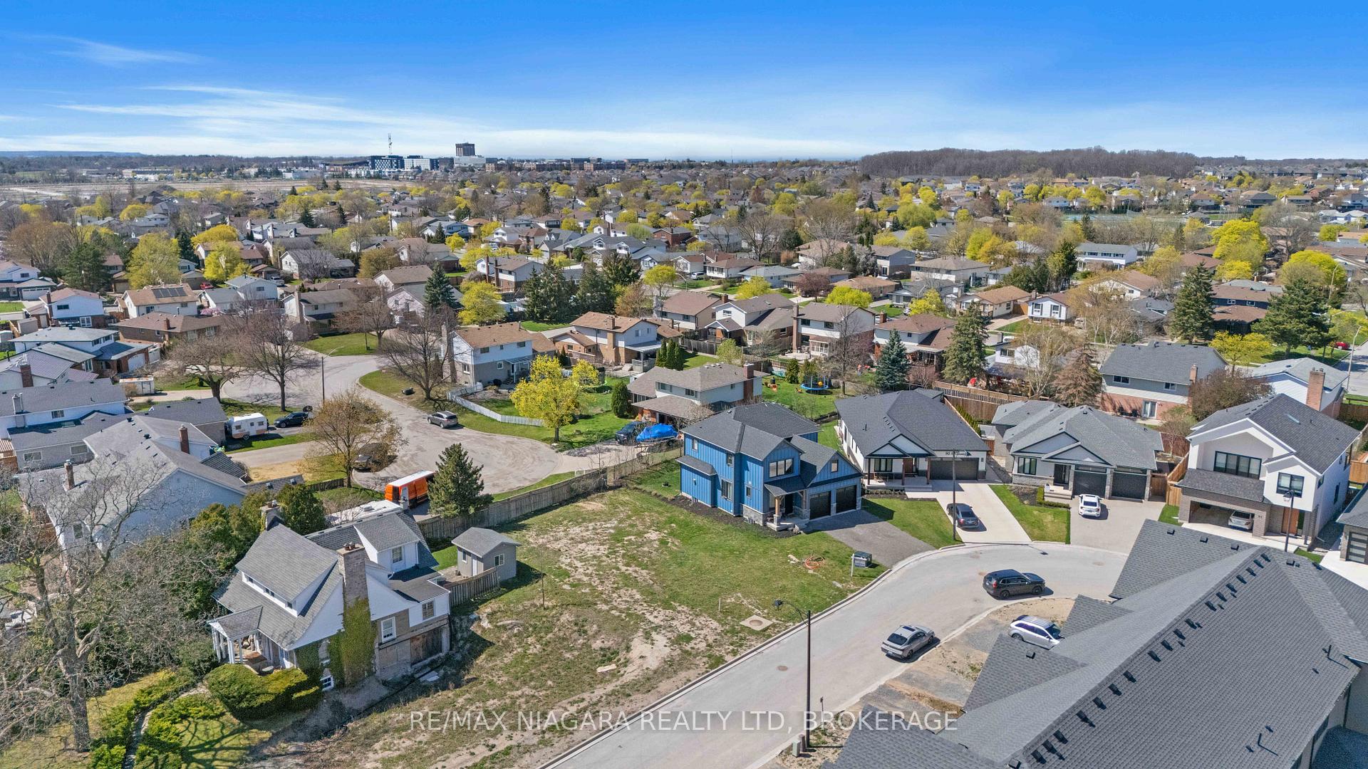 Photo 5 of 96 Ivy Crescent, Thorold, Confederation Heights — HOMEH