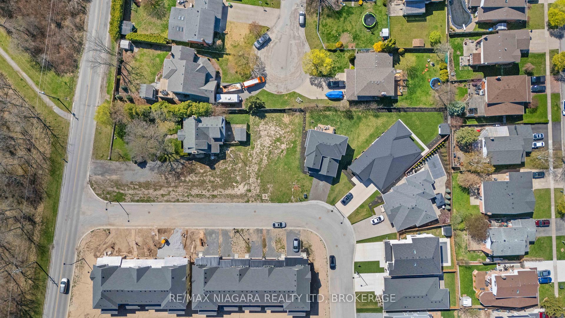 Photo 12 of 96 Ivy Crescent, Thorold, Confederation Heights — HOMEH
