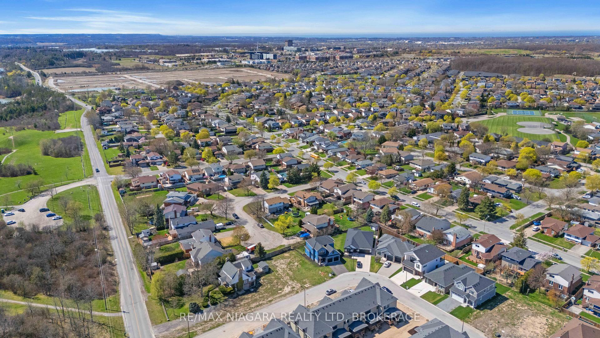 Photo 14 of 96 Ivy Crescent, Thorold, Confederation Heights — HOMEH