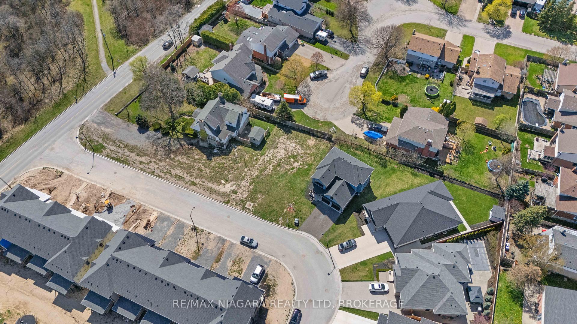 Photo 17 of 96 Ivy Crescent, Thorold, Confederation Heights — HOMEH
