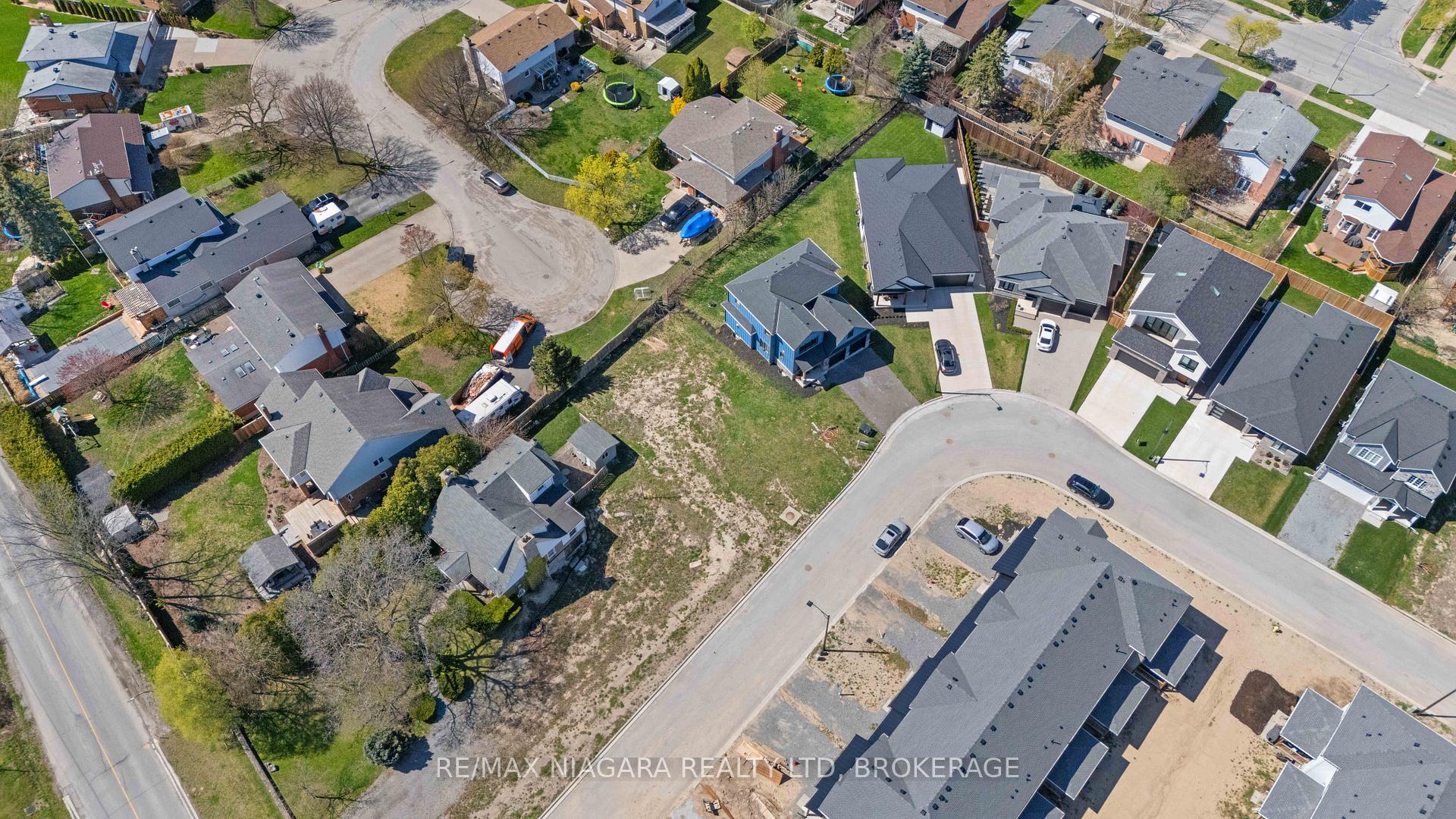 Photo 18 of 96 Ivy Crescent, Thorold, Confederation Heights — HOMEH