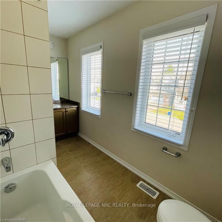 Photo 16 of 9 Esther Crescent, Thorold, Hurricane/Merrittville — HOMEH