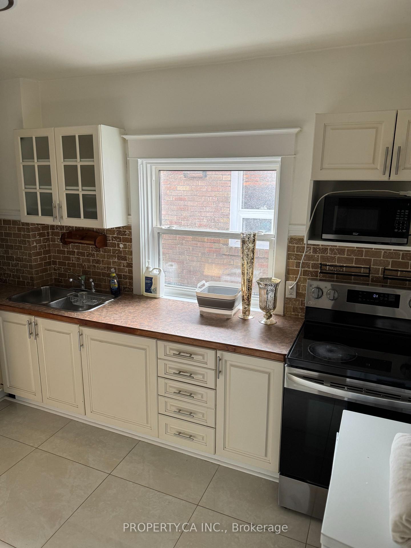 Photo 5 of 18 Westbrook Avenue, Toronto, Woodbine-Lumsden — HOMEH