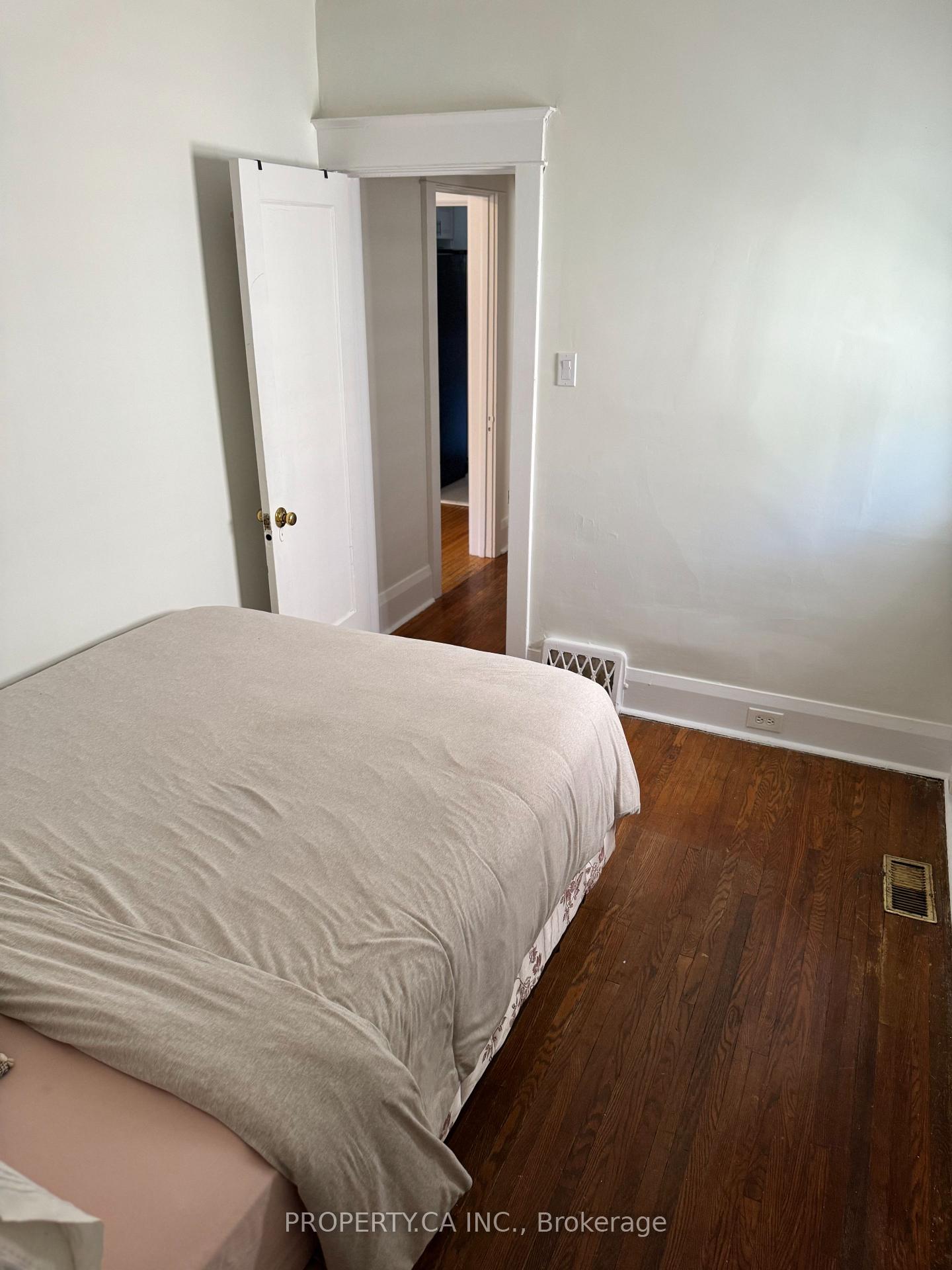 Photo 6 of 18 Westbrook Avenue, Toronto, Woodbine-Lumsden — HOMEH