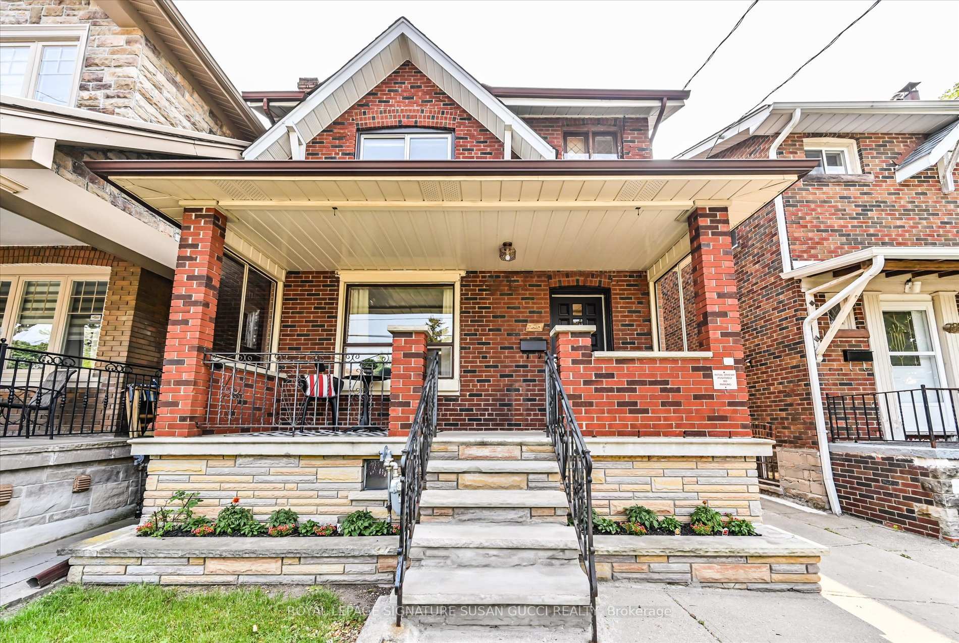 Photo 3 of 790 Coxwell Avenue, Toronto, Danforth Village-East York — HOMEH