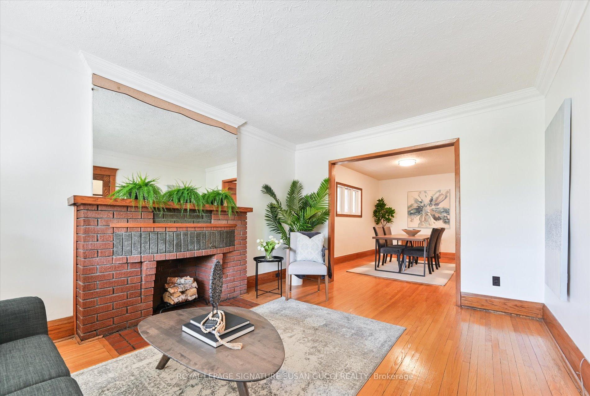 Photo 5 of 790 Coxwell Avenue, Toronto, Danforth Village-East York — HOMEH