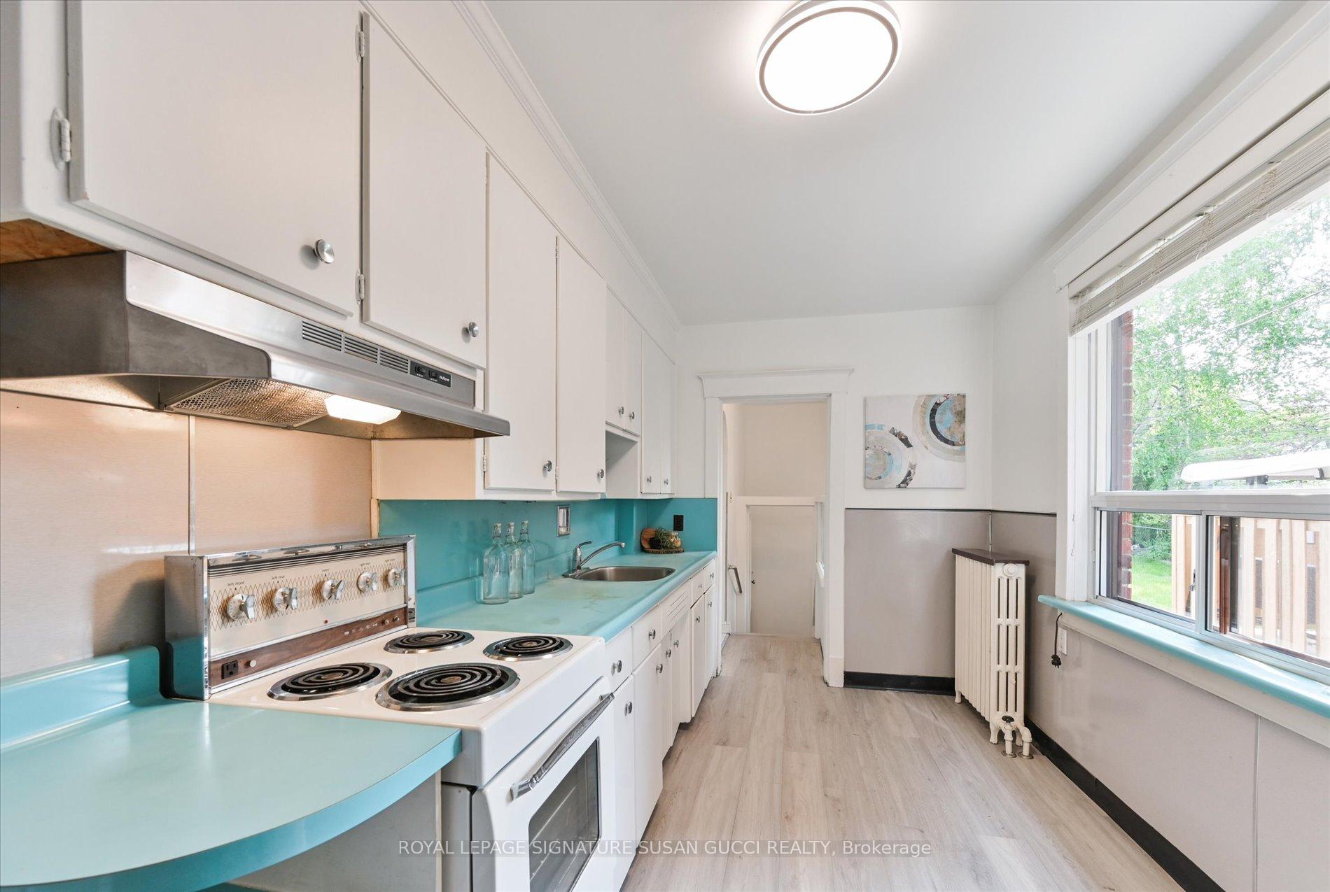 Photo 9 of 790 Coxwell Avenue, Toronto, Danforth Village-East York — HOMEH