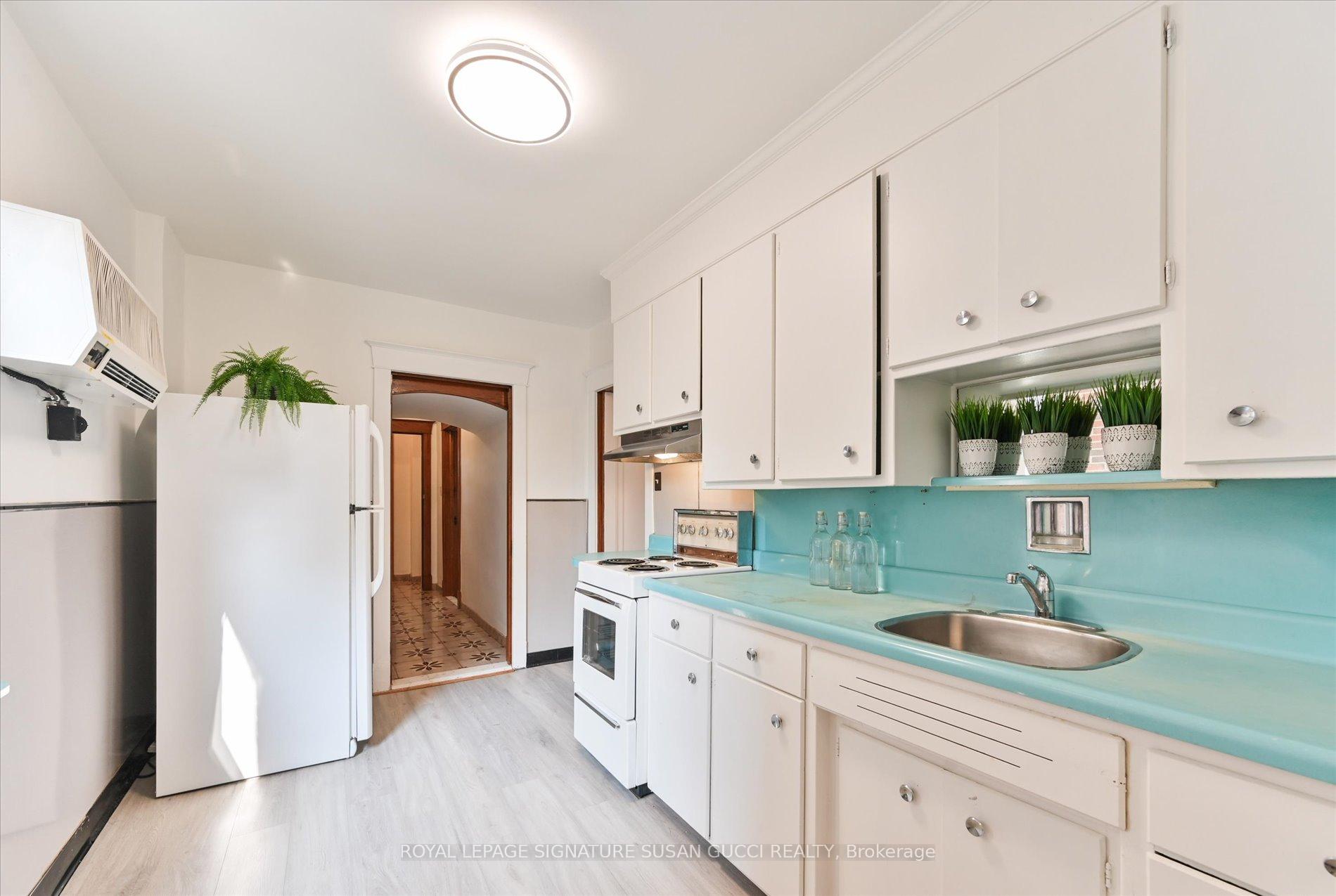 Photo 10 of 790 Coxwell Avenue, Toronto, Danforth Village-East York — HOMEH