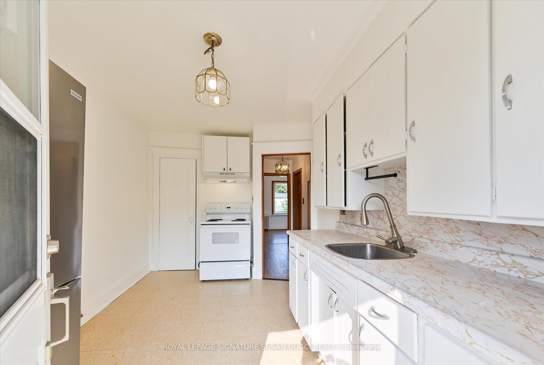 Photo 17 of 790 Coxwell Avenue, Toronto, Danforth Village-East York — HOMEH