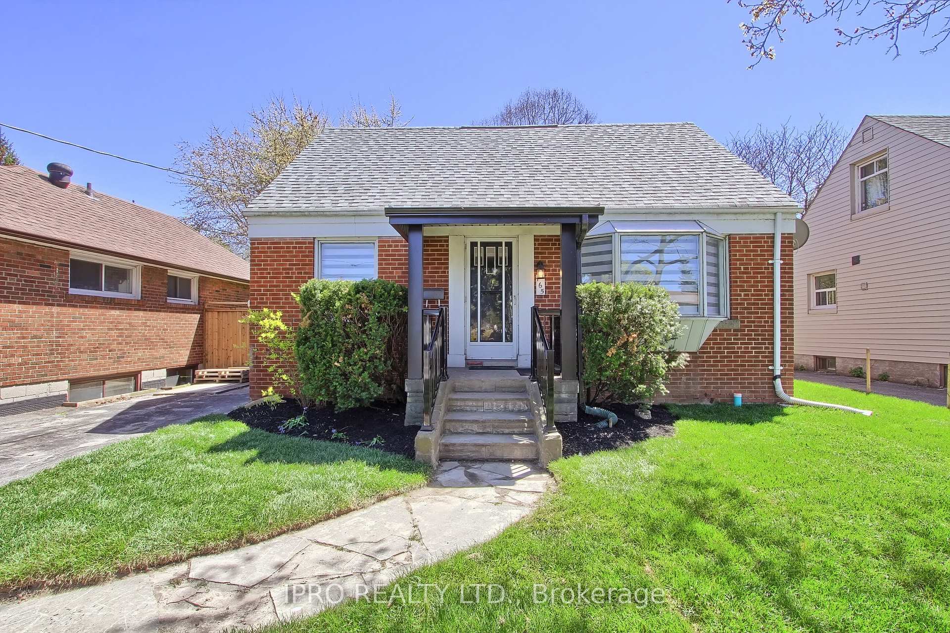 Photo 1 of 165 Ellesmere Road, Scarborough, Wexford-Maryvale — HOMEH