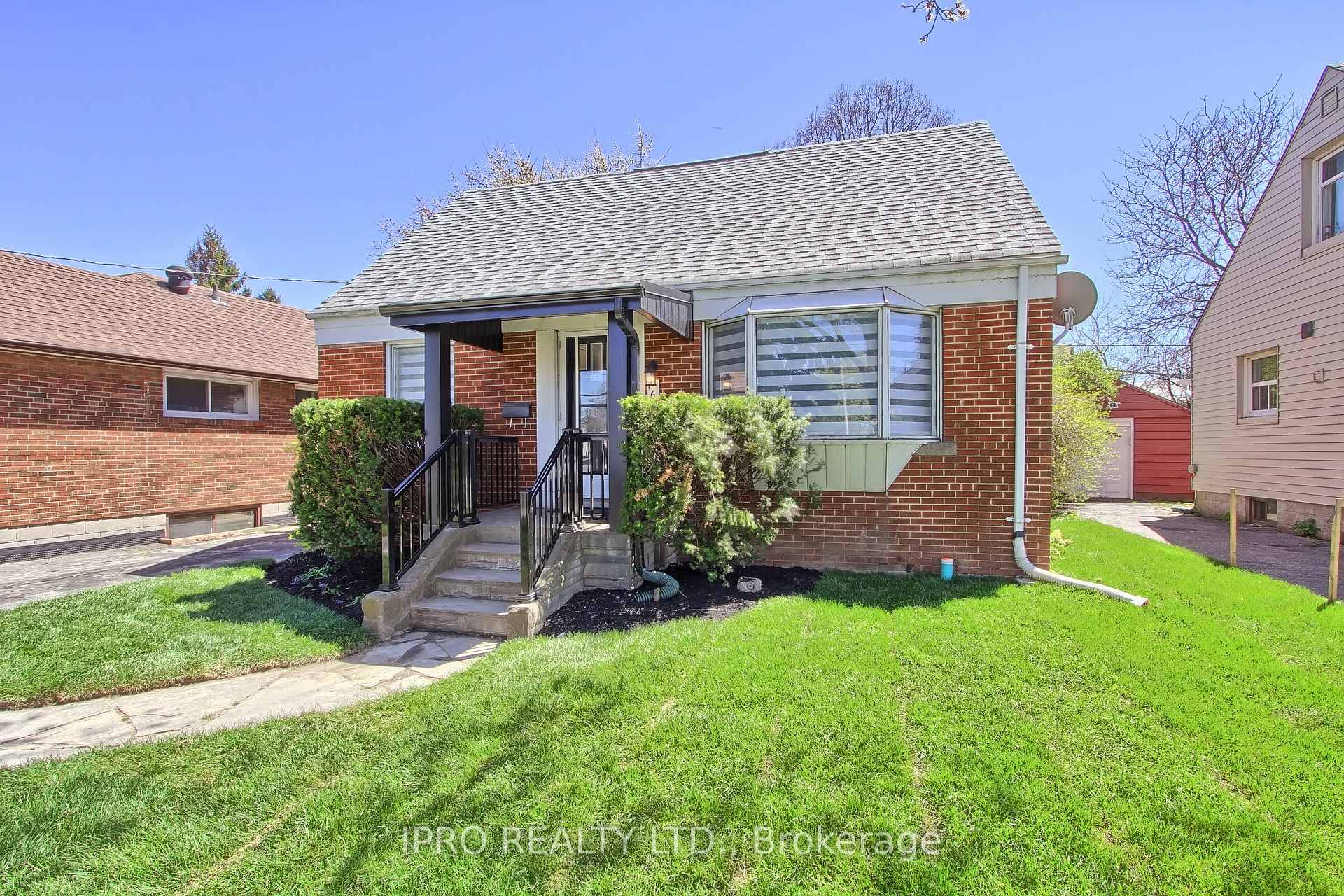 Photo 2 of 165 Ellesmere Road, Scarborough, Wexford-Maryvale — HOMEH