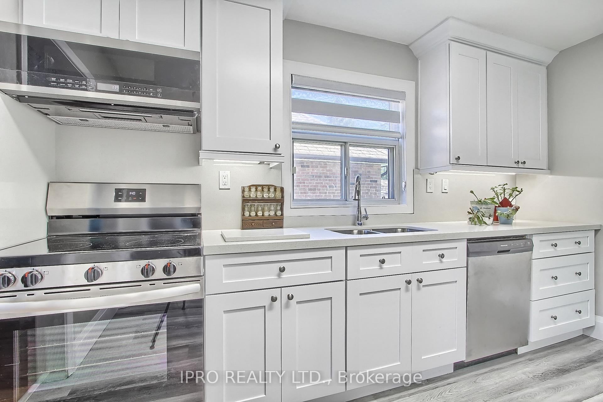 Photo 13 of 165 Ellesmere Road, Scarborough, Wexford-Maryvale — HOMEH