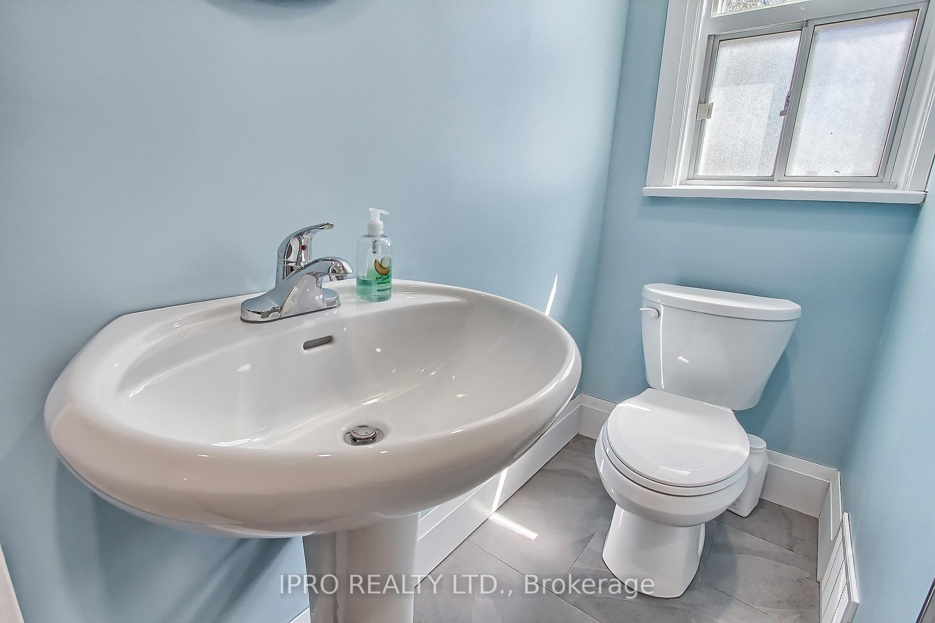 Photo 23 of 165 Ellesmere Road, Scarborough, Wexford-Maryvale — HOMEH