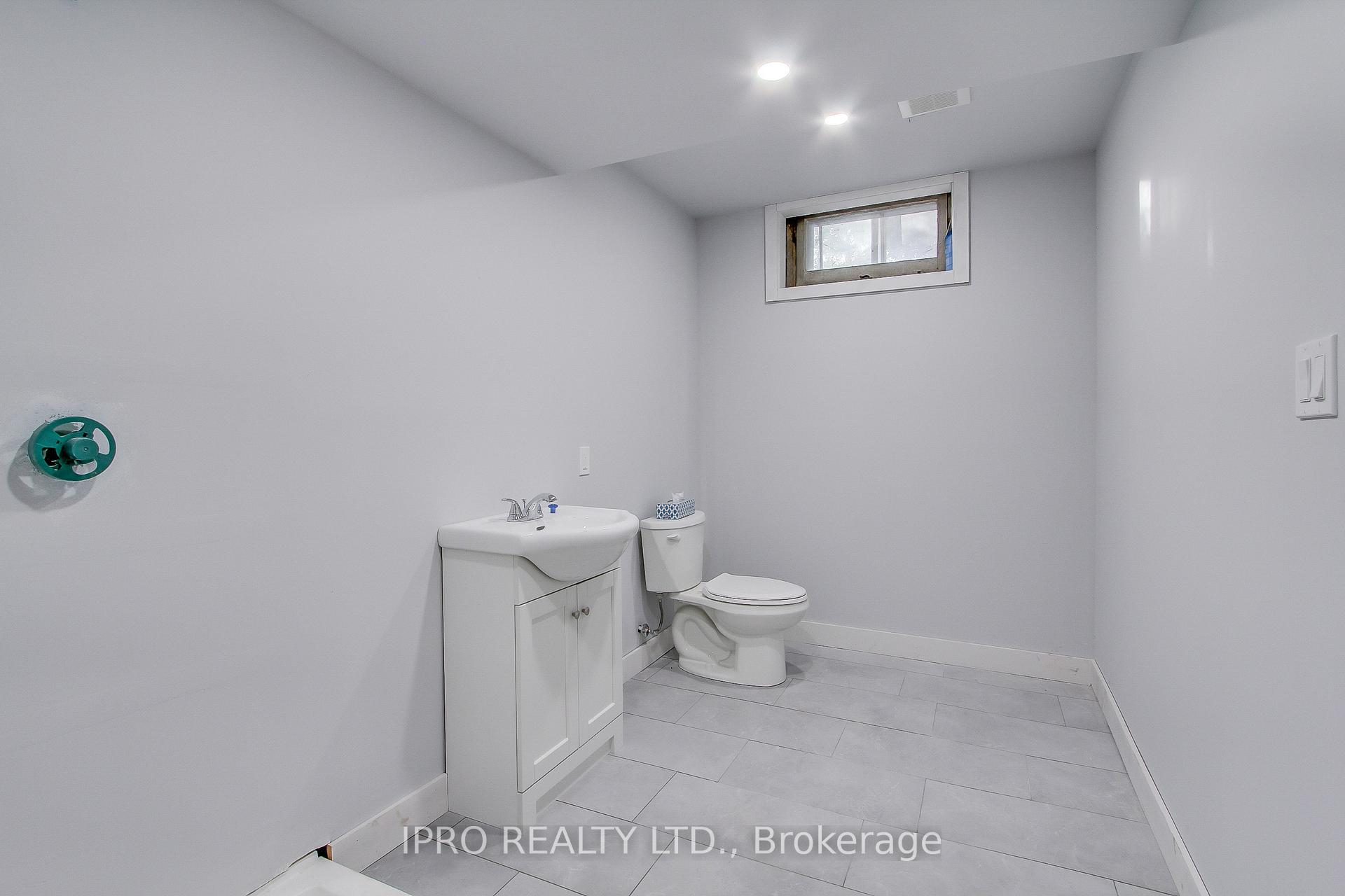 Photo 43 of 165 Ellesmere Road, Scarborough, Wexford-Maryvale — HOMEH