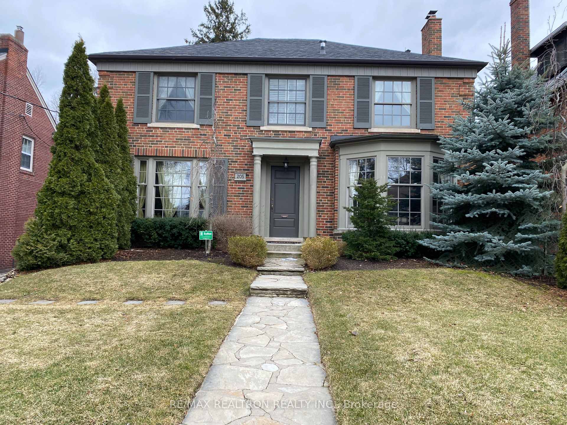 Front of 205 Cortleigh Boulevard