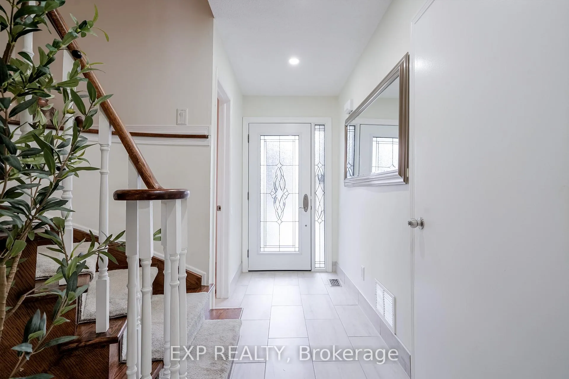 Photo 3 of 139 Adele Crescent, Oshawa, McLaughlin — HOMEH