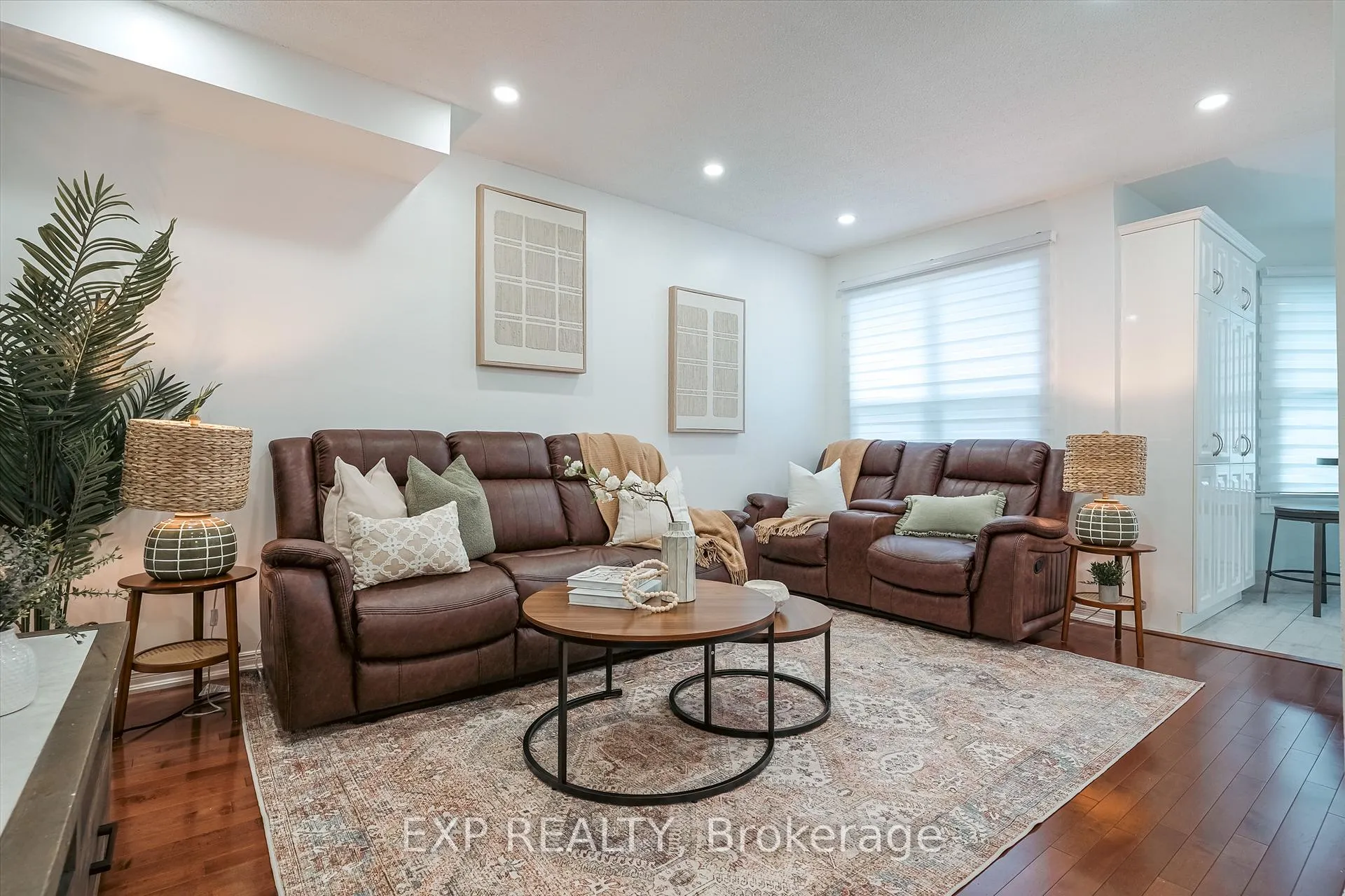 Photo 5 of 139 Adele Crescent, Oshawa, McLaughlin — HOMEH