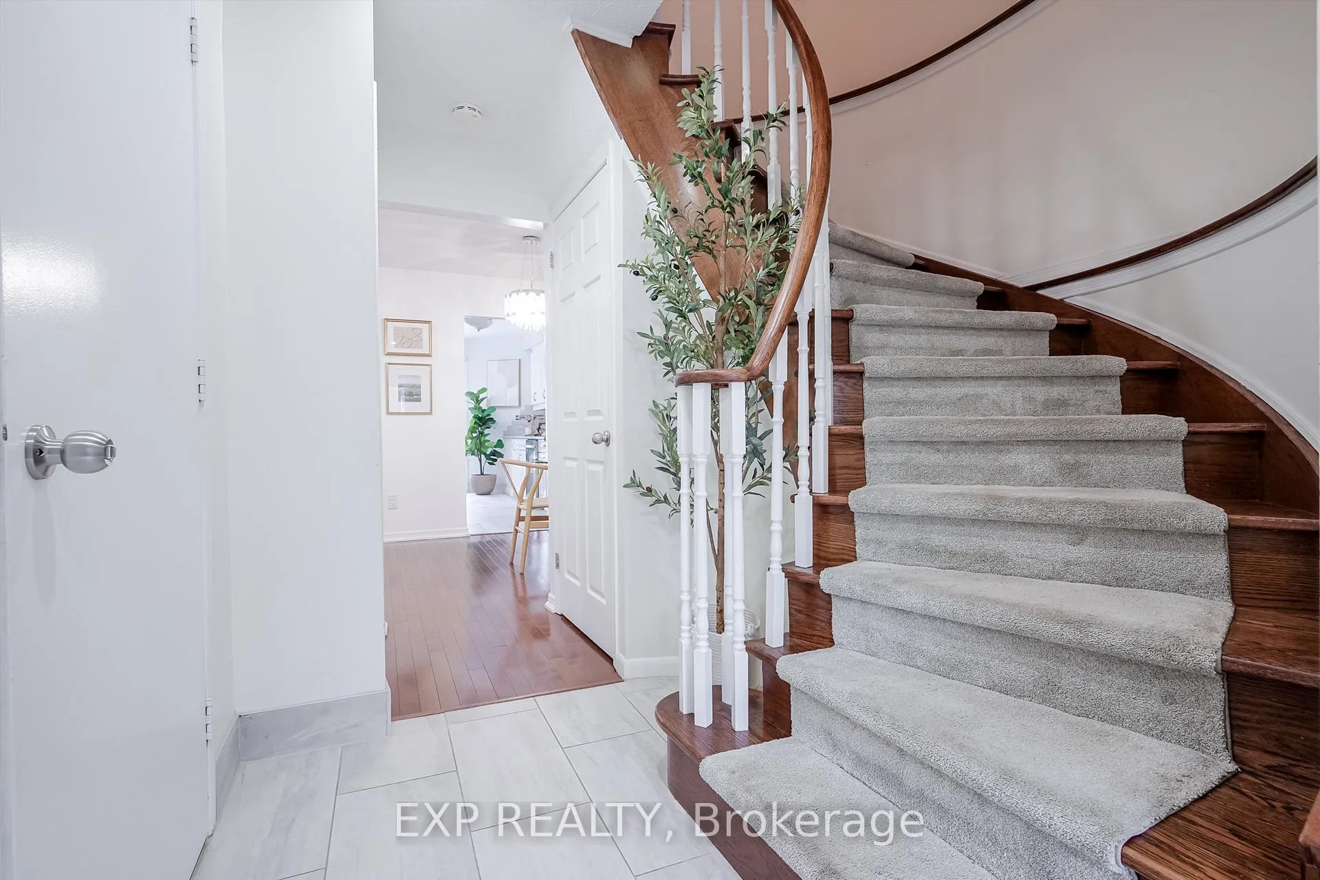 Photo 15 of 139 Adele Crescent, Oshawa, McLaughlin — HOMEH