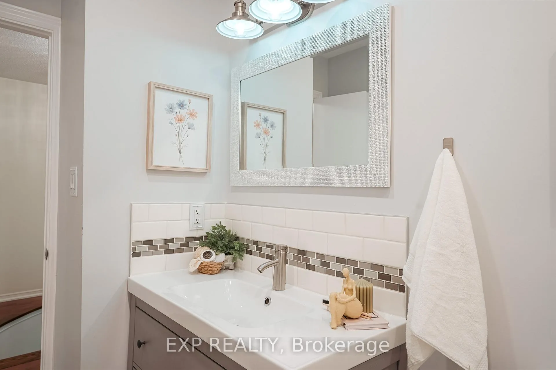 Photo 17 of 139 Adele Crescent, Oshawa, McLaughlin — HOMEH