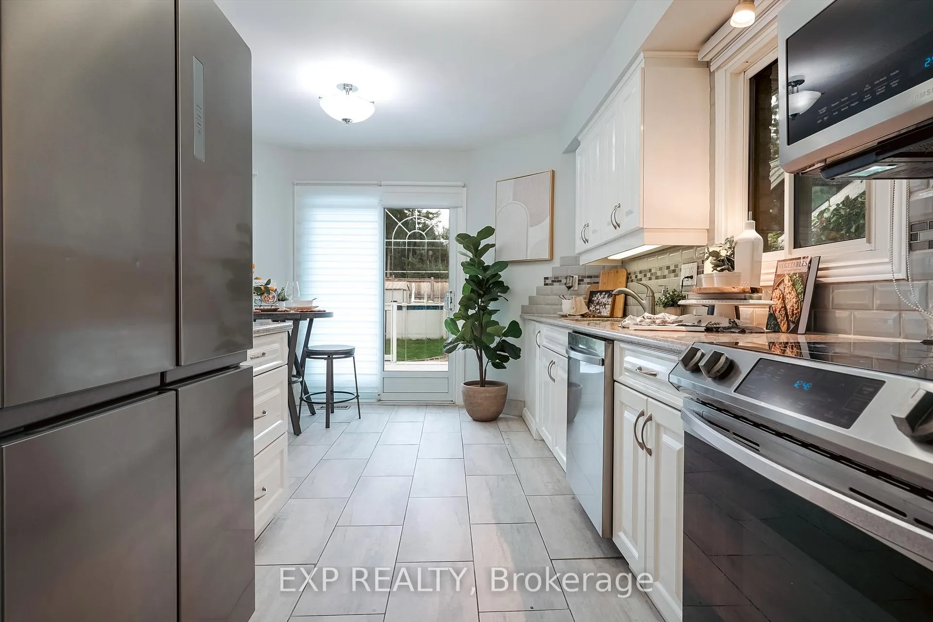 Photo 18 of 139 Adele Crescent, Oshawa, McLaughlin — HOMEH