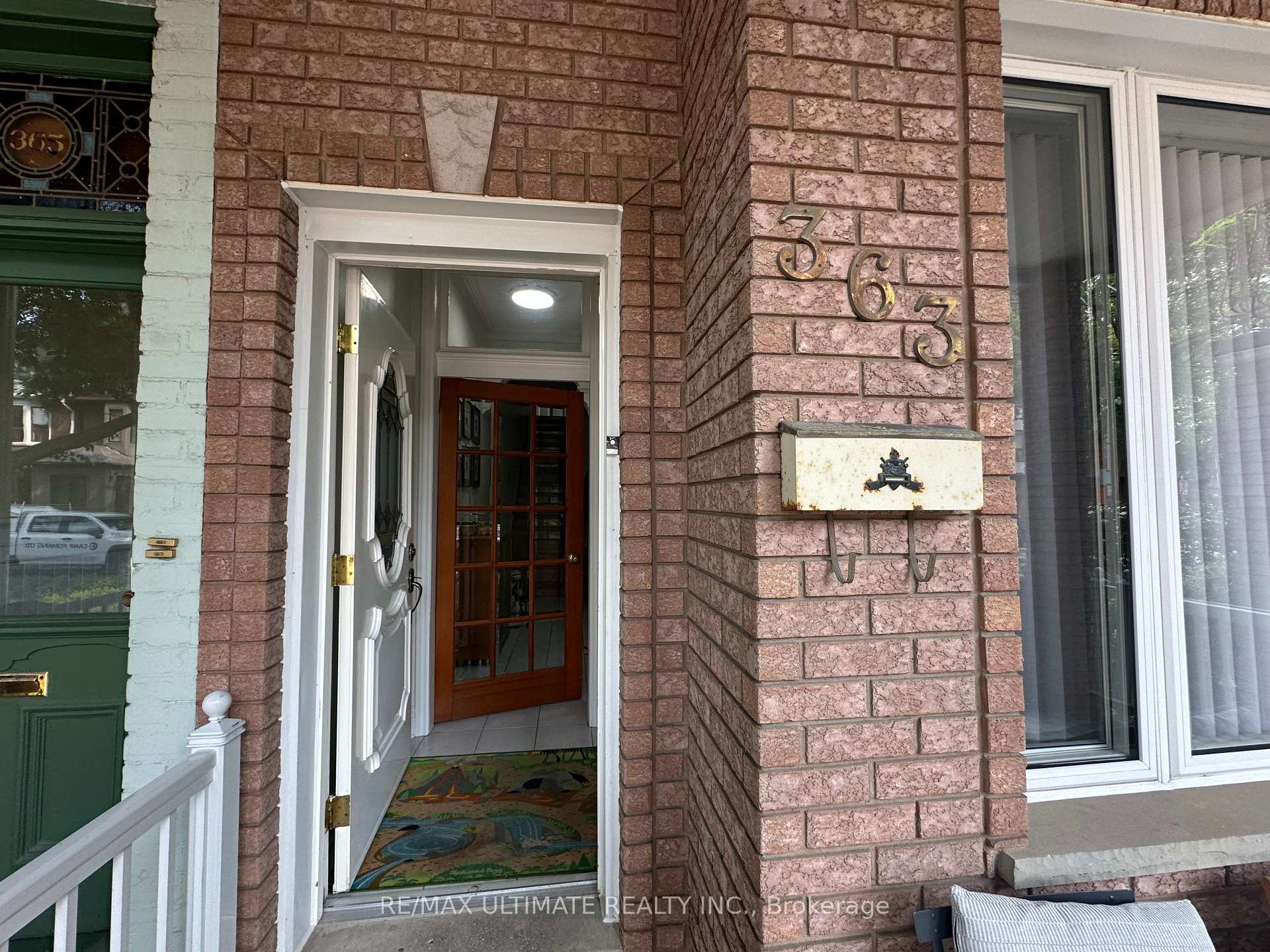 Photo 3 of Unit 2nd Floor, 363 Shaw Street S, Toronto, Trinity-Bellwoods — HOMEH