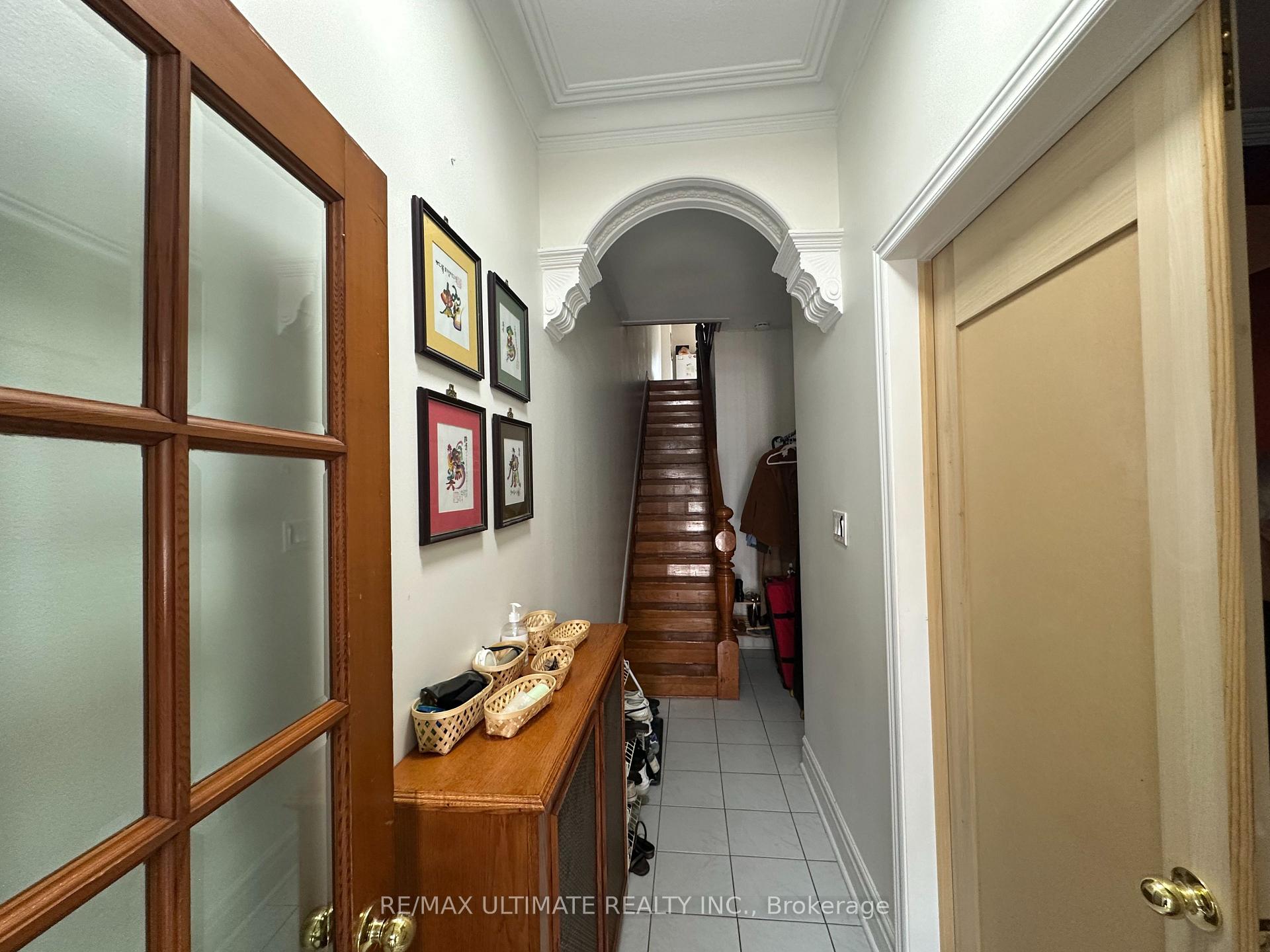 Photo 4 of Unit 2nd Floor, 363 Shaw Street S, Toronto, Trinity-Bellwoods — HOMEH