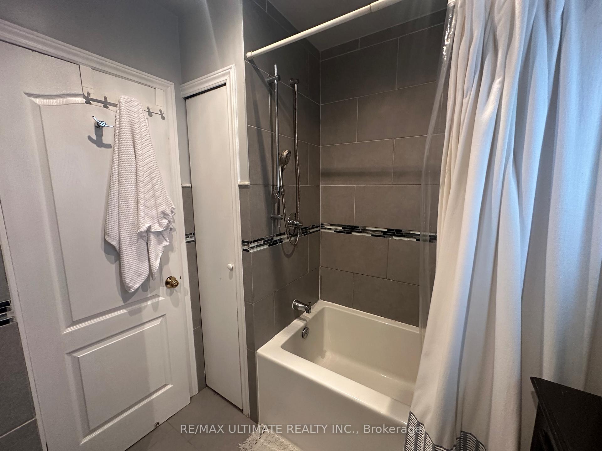 Photo 16 of Unit 2nd Floor, 363 Shaw Street S, Toronto, Trinity-Bellwoods — HOMEH