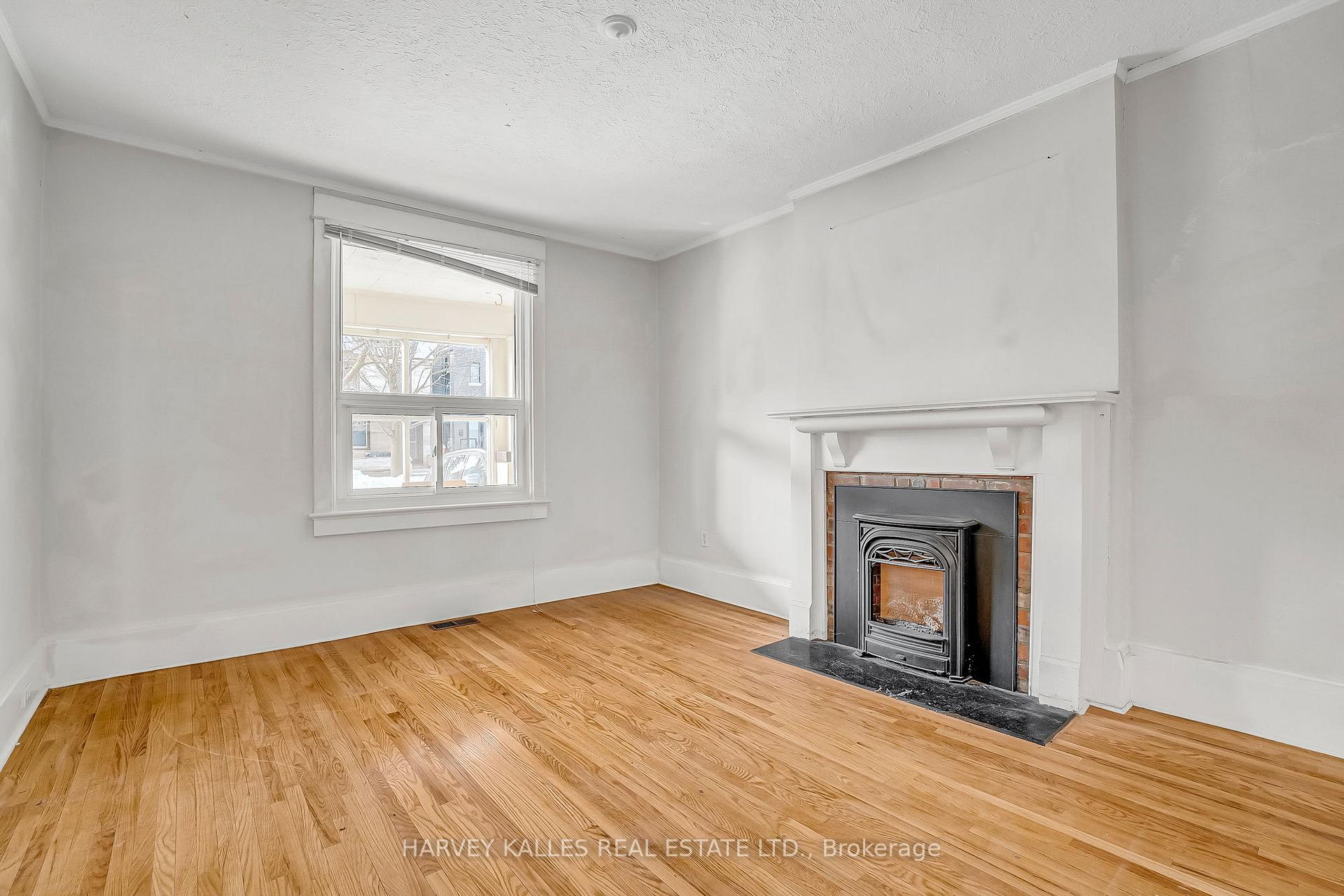 Photo 6 of 149 Rhodes Avenue, Toronto, Greenwood-Coxwell — HOMEH