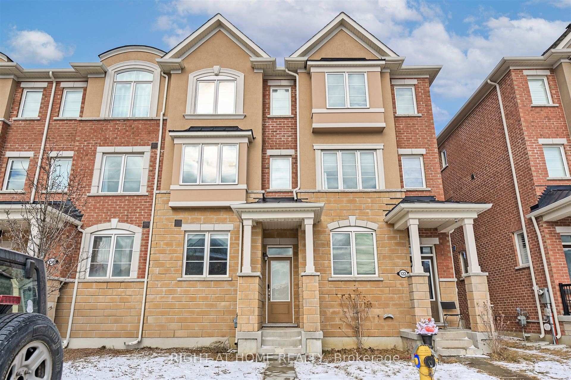 Photo 3 of 120 Cleanside Road, Scarborough, Clairlea-Birchmount — HOMEH