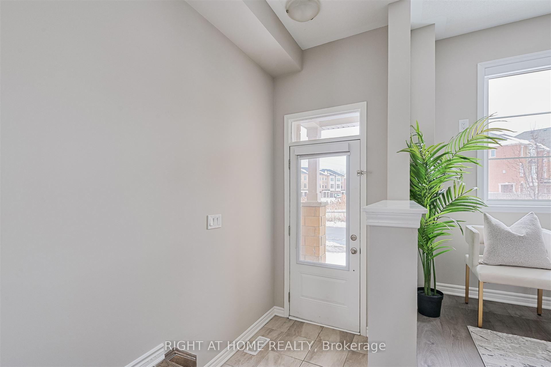 Photo 4 of 120 Cleanside Road, Scarborough, Clairlea-Birchmount — HOMEH