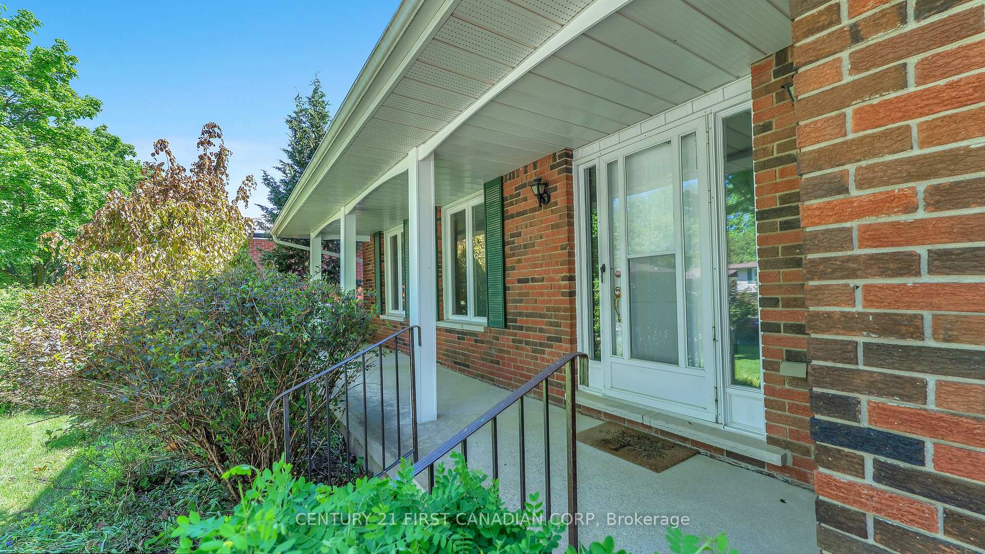 Photo 2 of 325 Helen Drive, Strathroy-Caradoc, NW — HOMEH