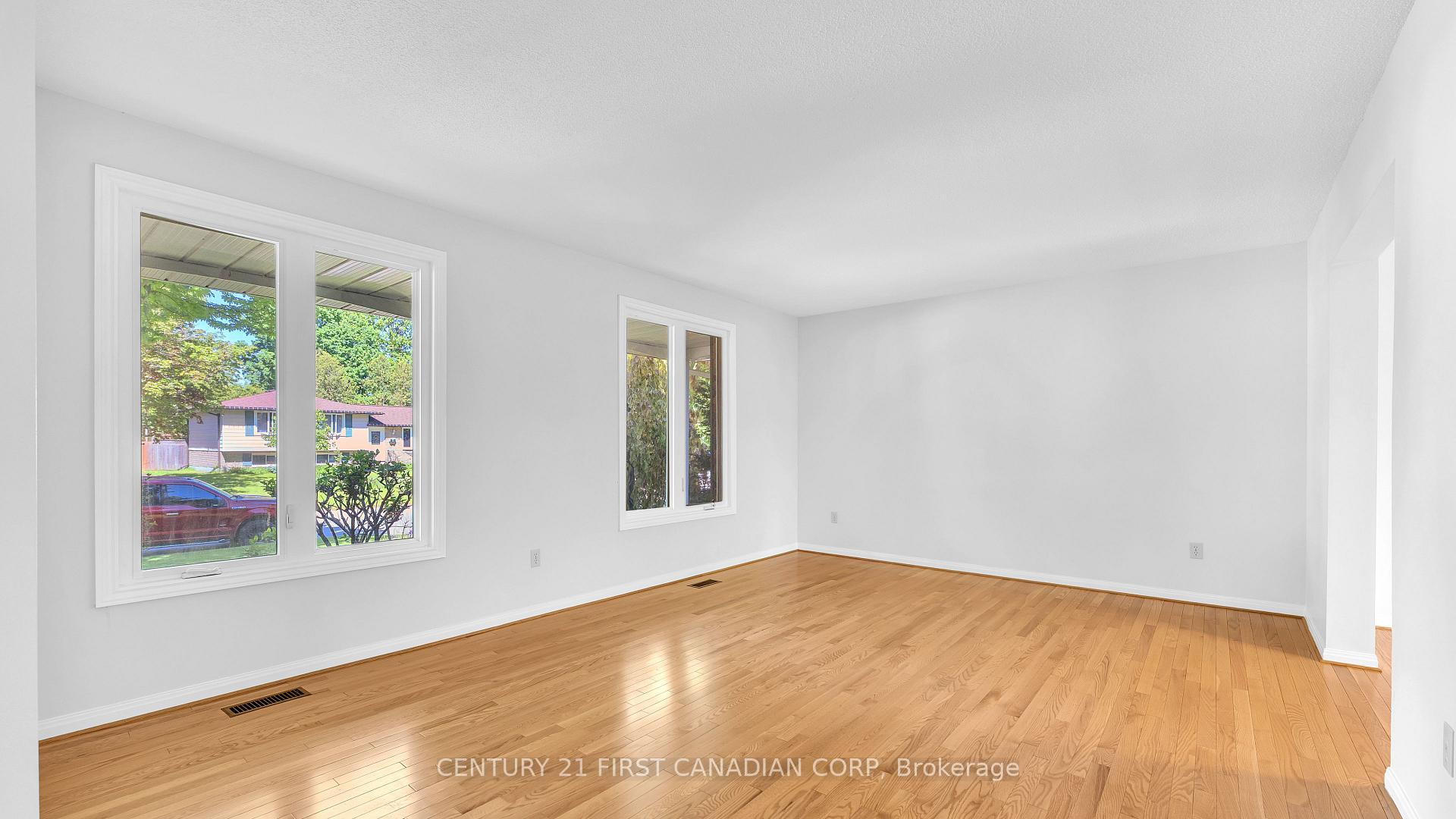Photo 5 of 325 Helen Drive, Strathroy-Caradoc, NW — HOMEH
