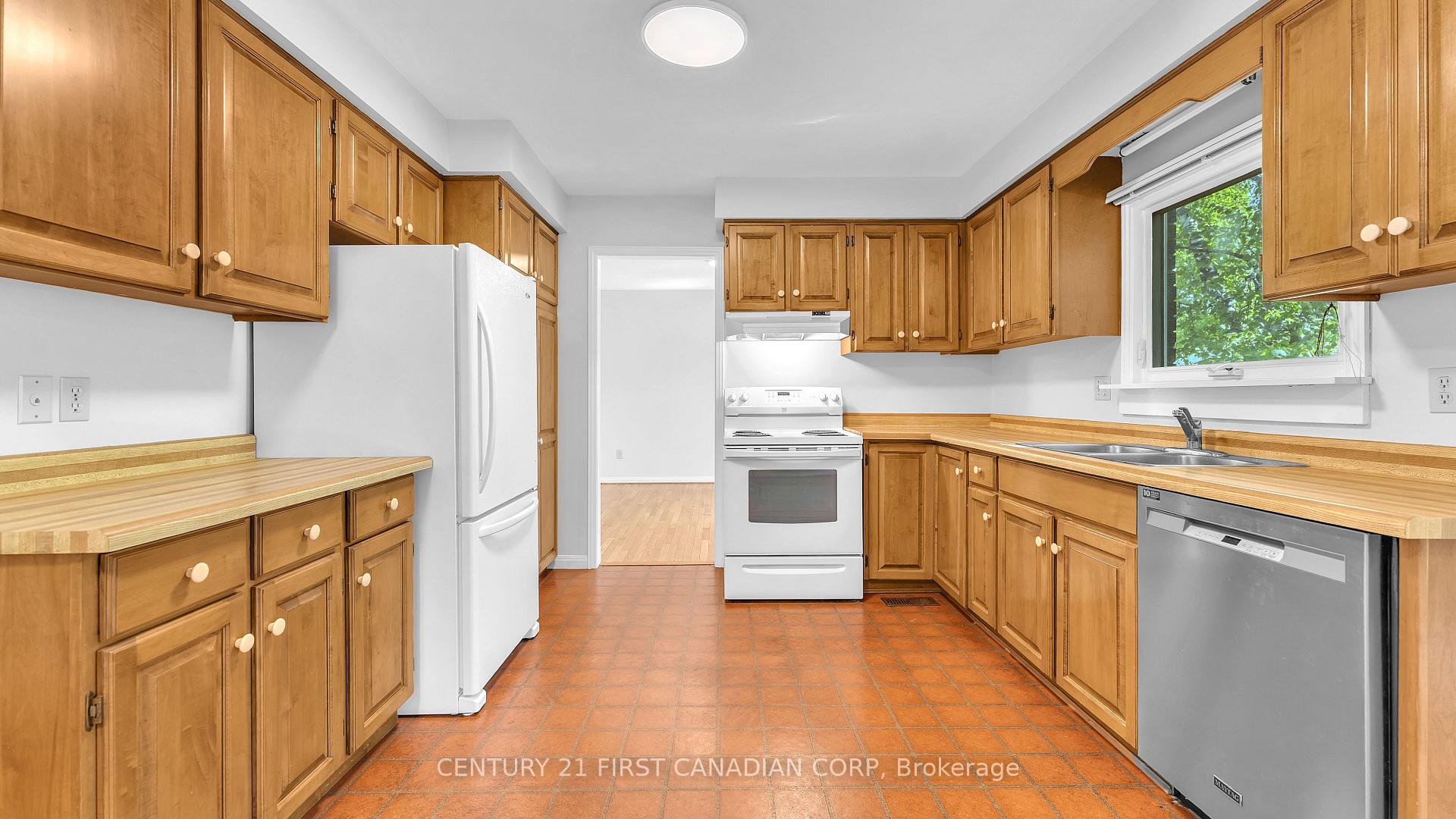 Photo 7 of 325 Helen Drive, Strathroy-Caradoc, NW — HOMEH