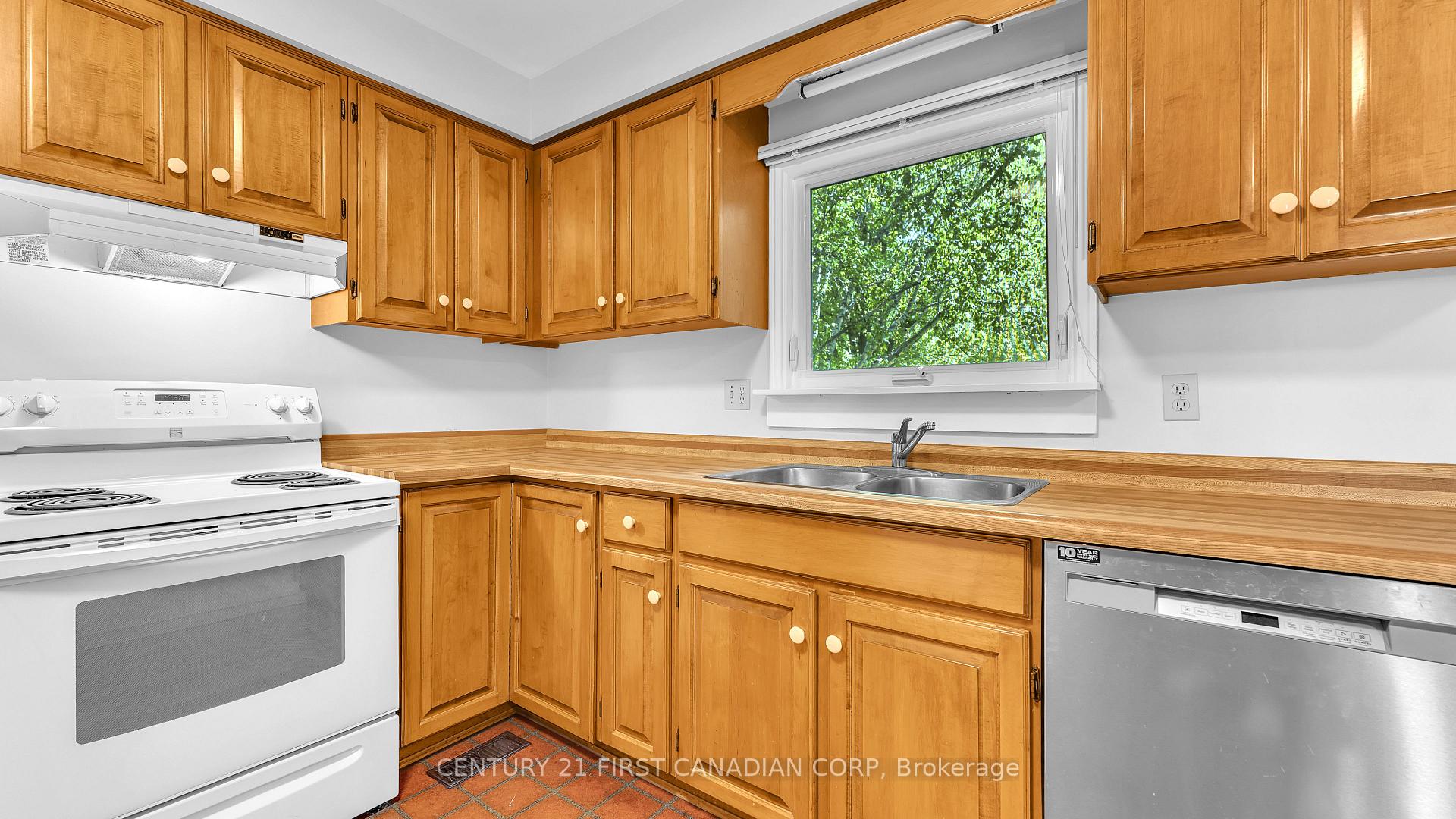Photo 8 of 325 Helen Drive, Strathroy-Caradoc, NW — HOMEH