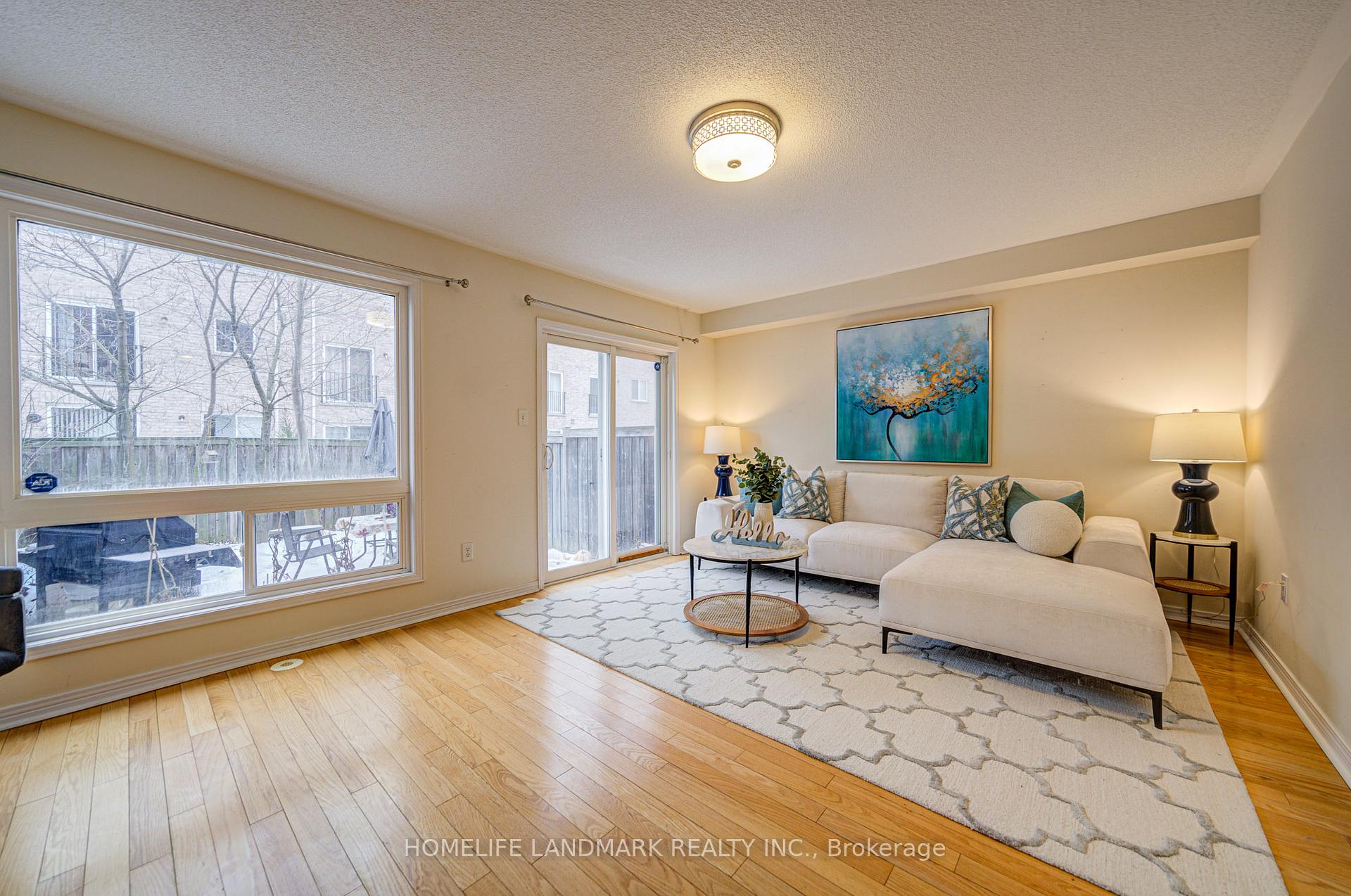 Photo 3 of 140 Pilkington Drive, Scarborough, Clairlea-Birchmount — HOMEH