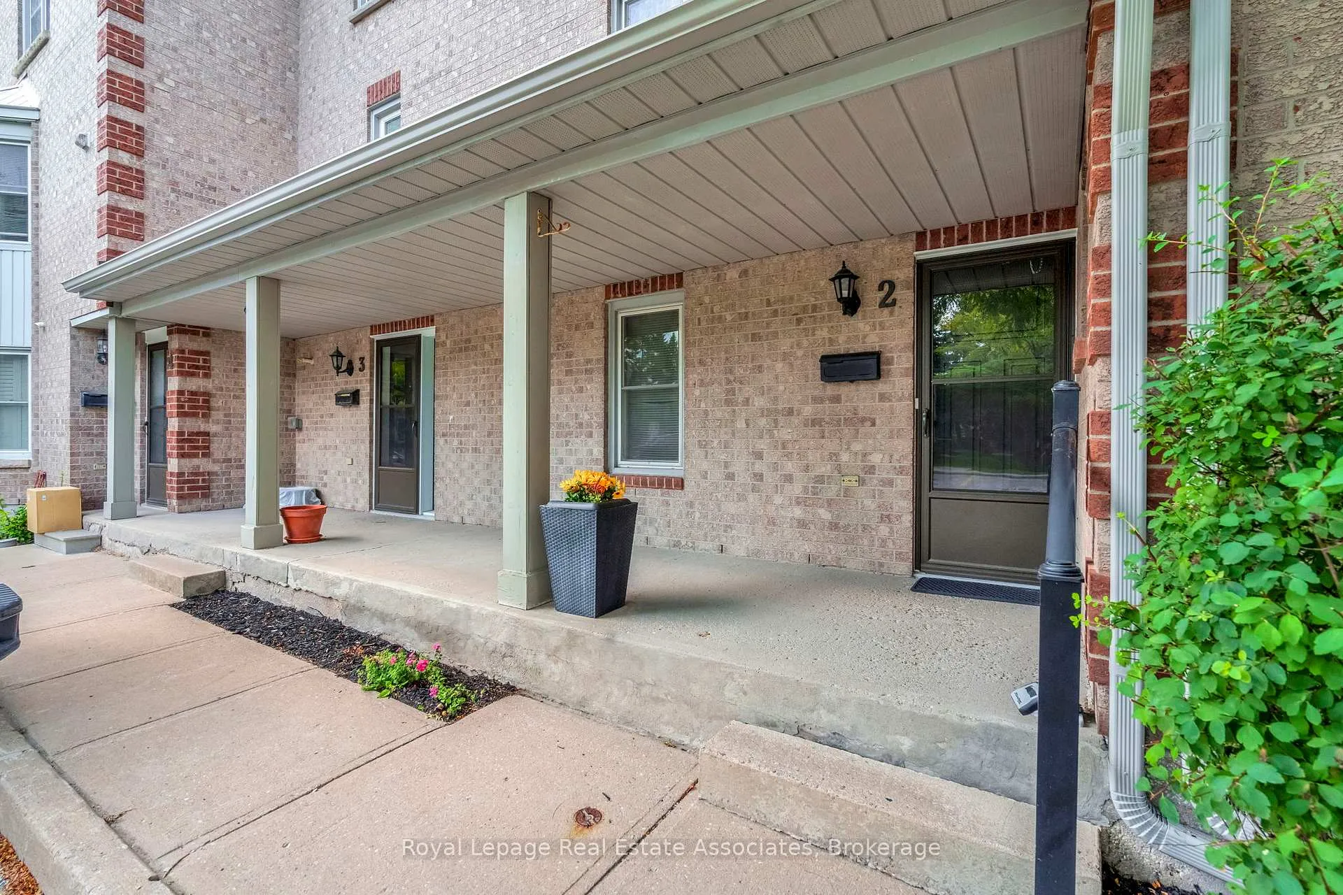 Photo 3 of Unit 2, 119 D'ambrosio Drive, Barrie, Painswick North — HOMEH