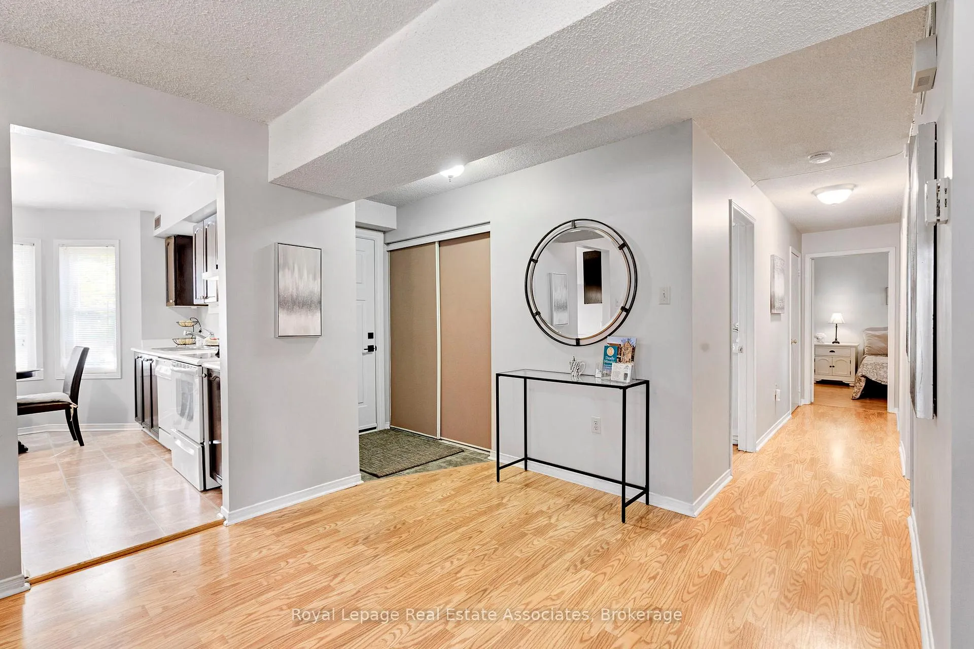 Photo 4 of Unit 2, 119 D'ambrosio Drive, Barrie, Painswick North — HOMEH
