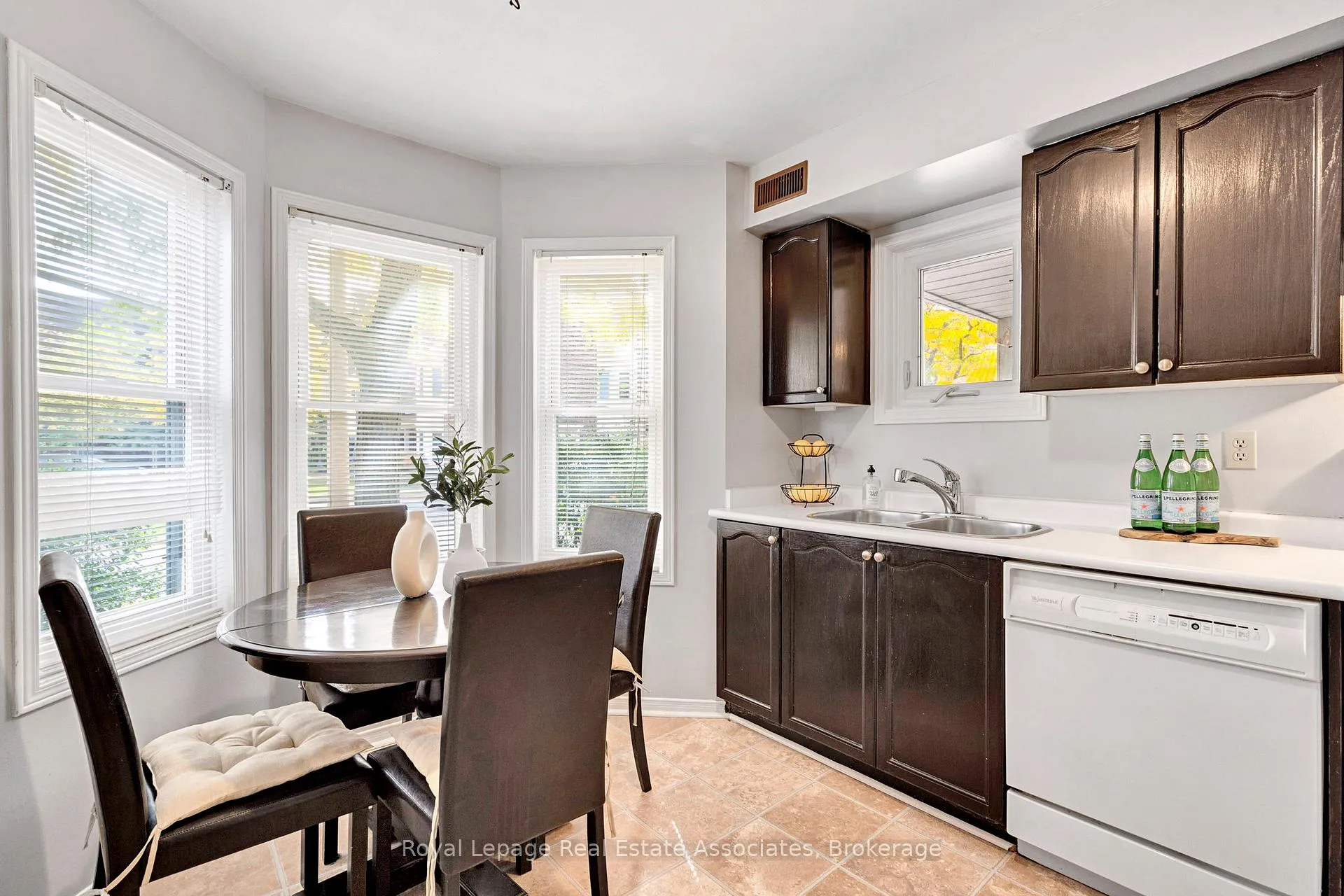 Photo 13 of Unit 2, 119 D'ambrosio Drive, Barrie, Painswick North — HOMEH