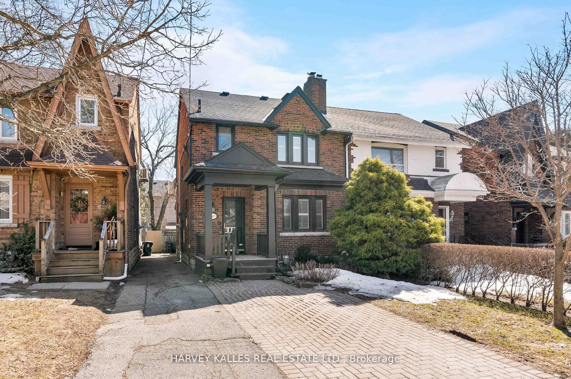 Front of 469 Roselawn Avenue