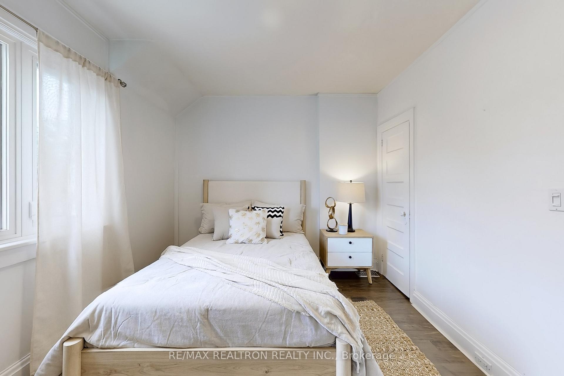 Photo 16 of 1578 Dundas Street E, Toronto, South Riverdale — HOMEH