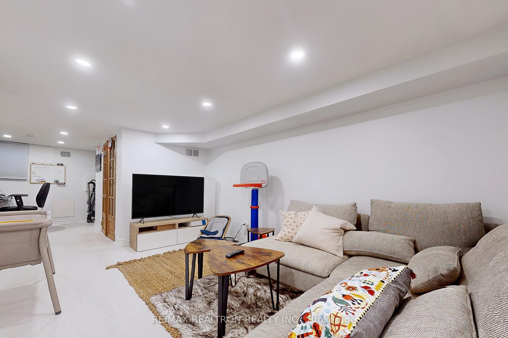 Photo 23 of 1578 Dundas Street E, Toronto, South Riverdale — HOMEH