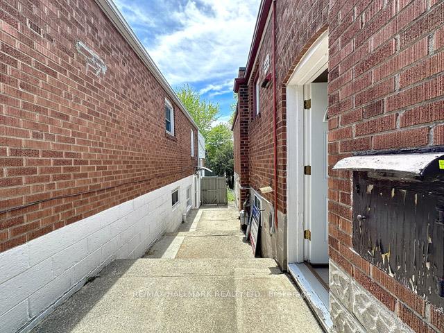 Photo 4 of 27 Adair Road, Toronto, O'Connor-Parkview — HOMEH