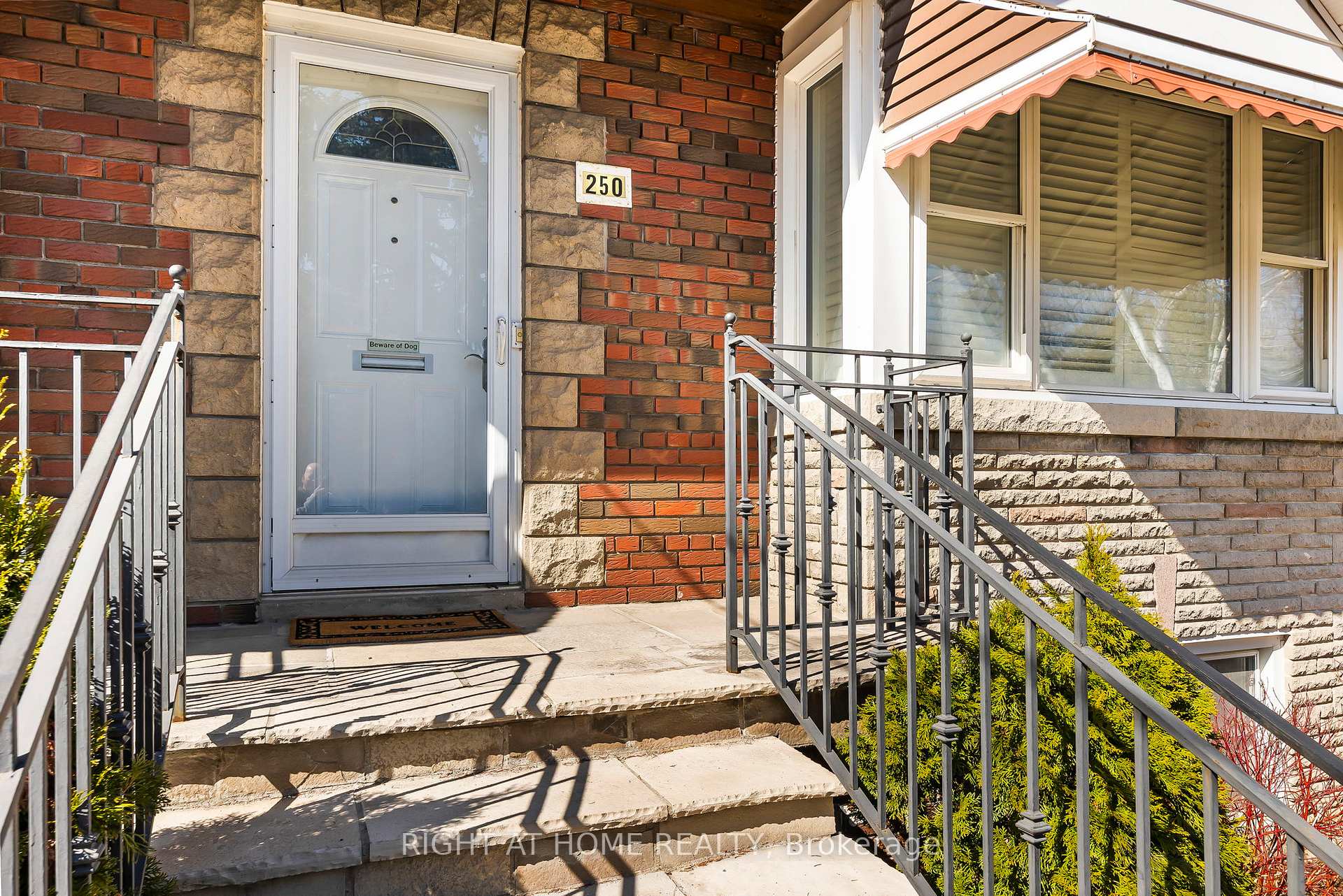 Photo 4 of 250 Joicey Boulevard, Toronto, Bedford Park-Nortown — HOMEH