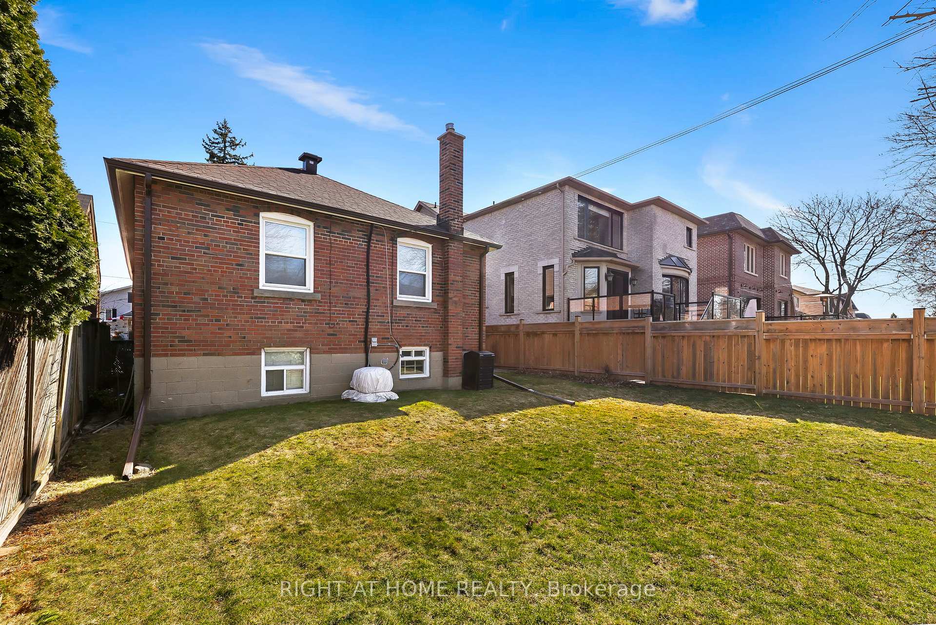 Photo 9 of 250 Joicey Boulevard, Toronto, Bedford Park-Nortown — HOMEH