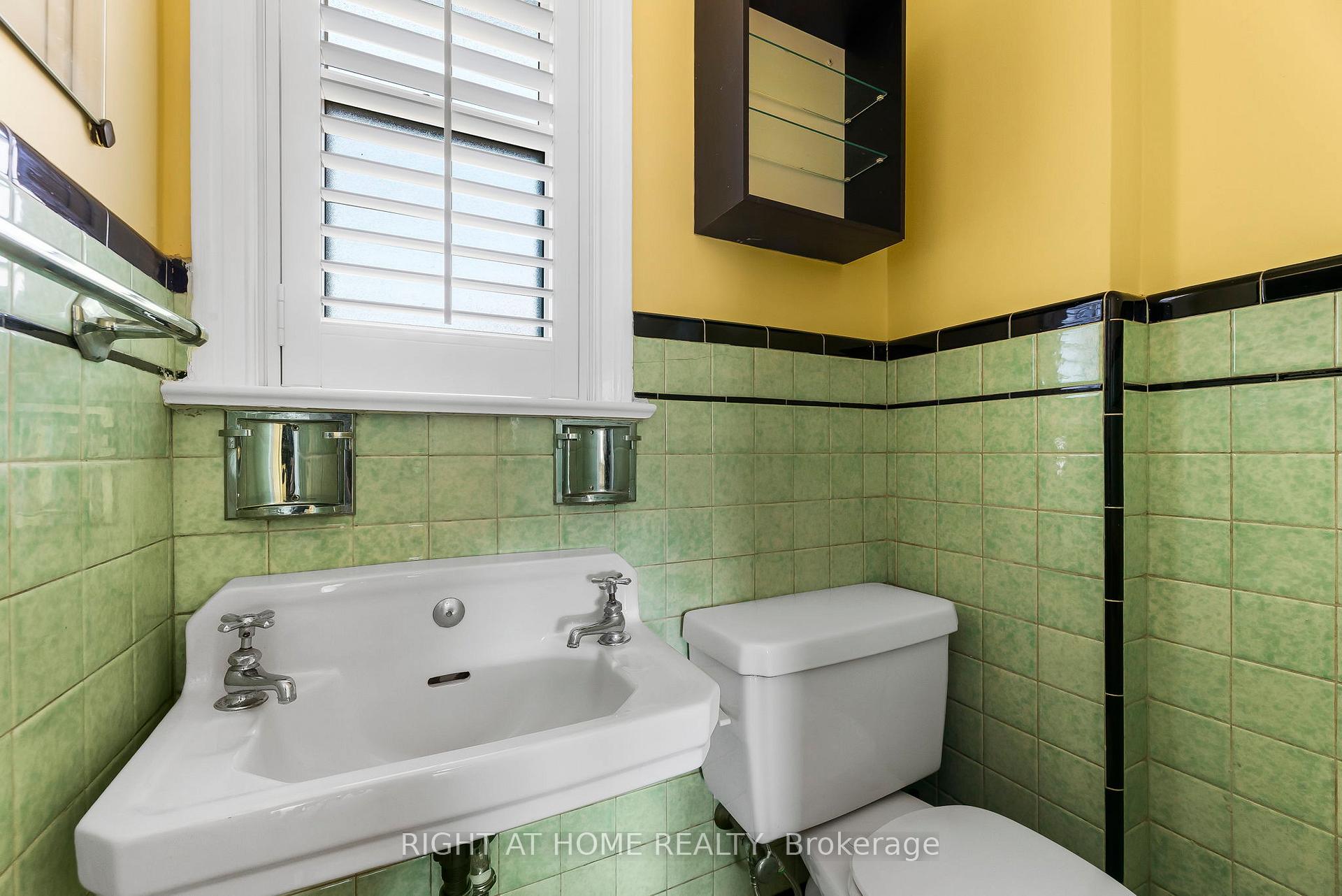 Photo 17 of 250 Joicey Boulevard, Toronto, Bedford Park-Nortown — HOMEH