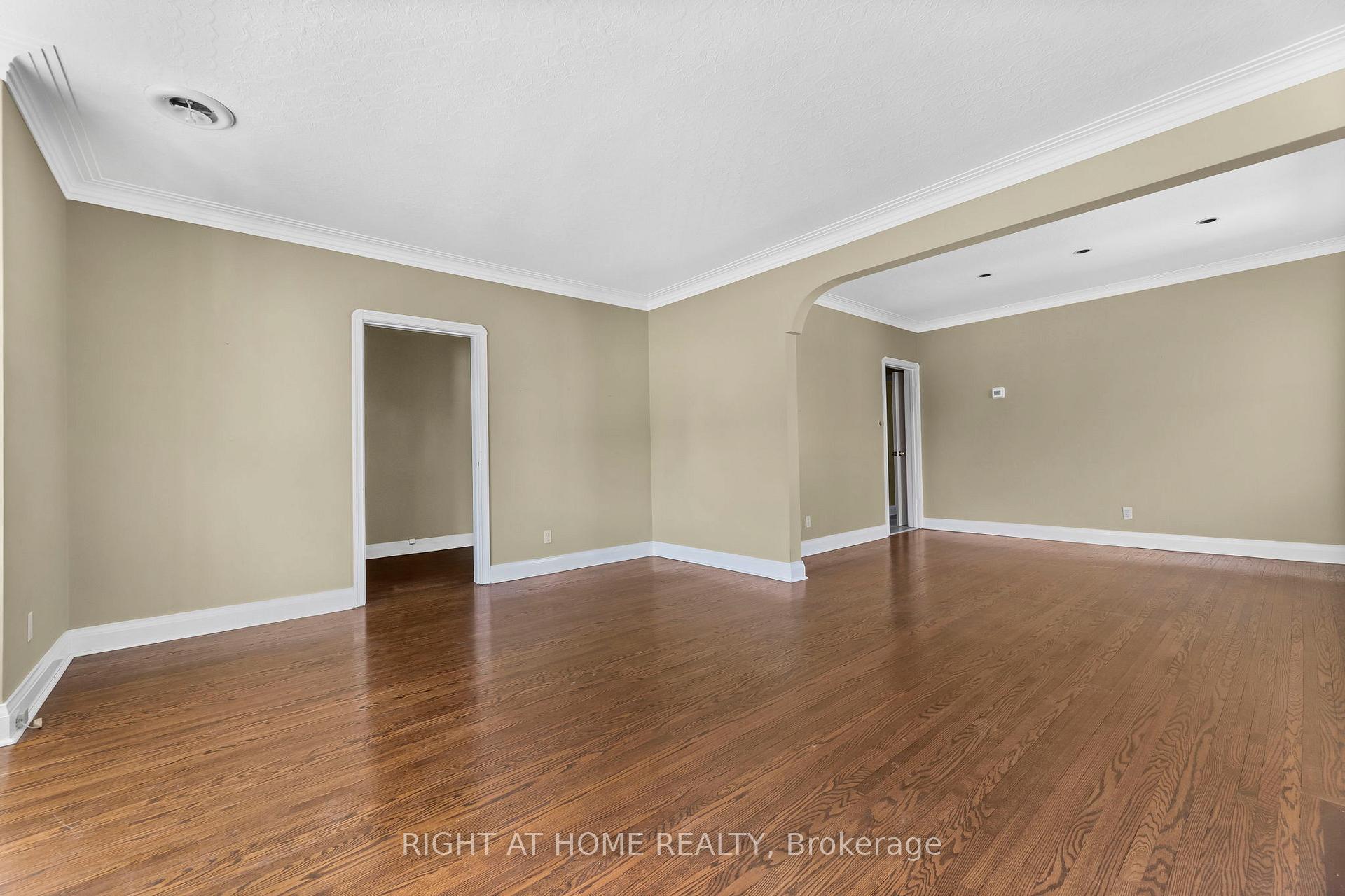 Photo 20 of 250 Joicey Boulevard, Toronto, Bedford Park-Nortown — HOMEH